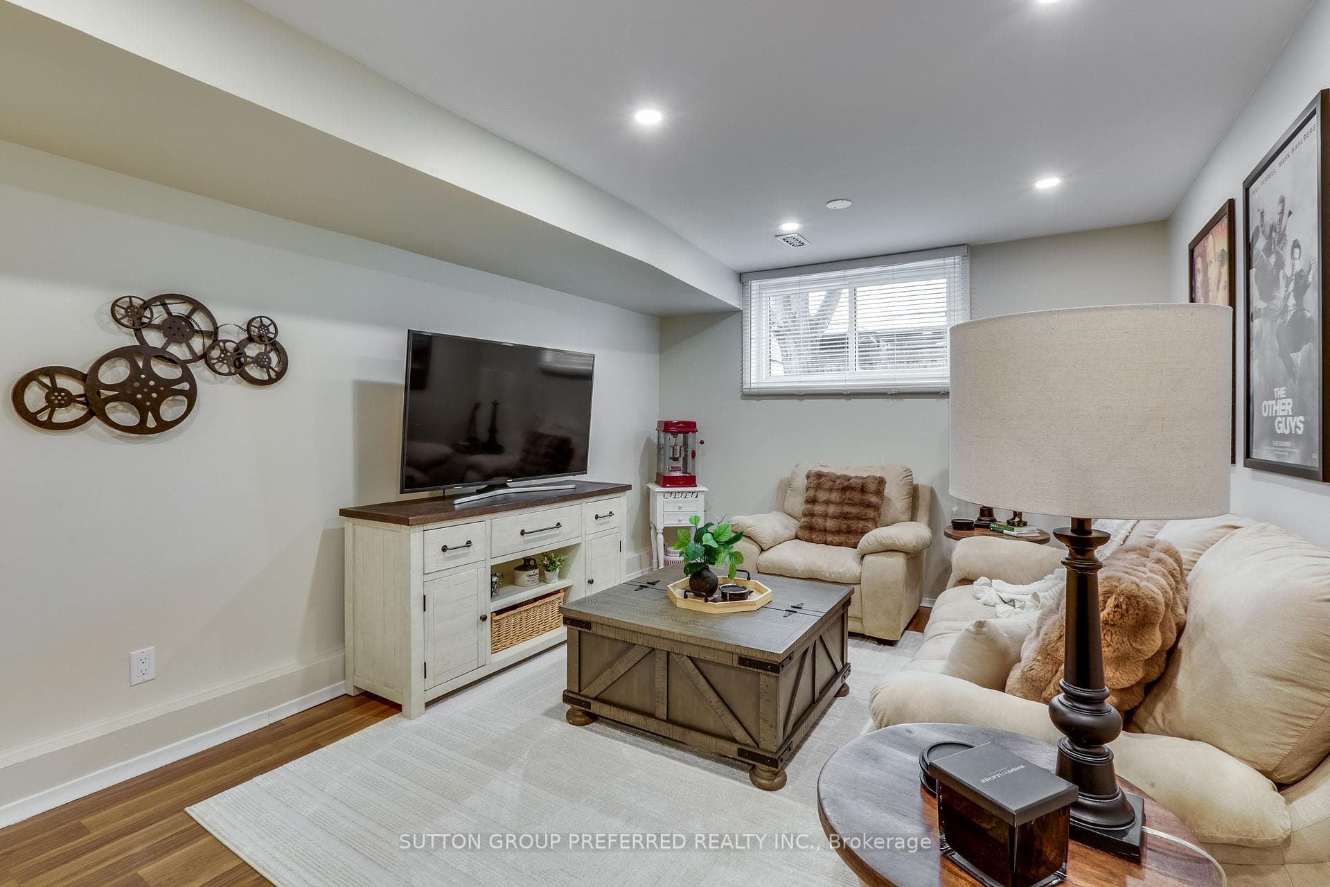 159 Harding Crescent photo 34