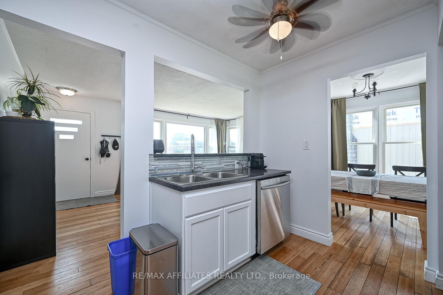 6 CATHERINE Street photo 11