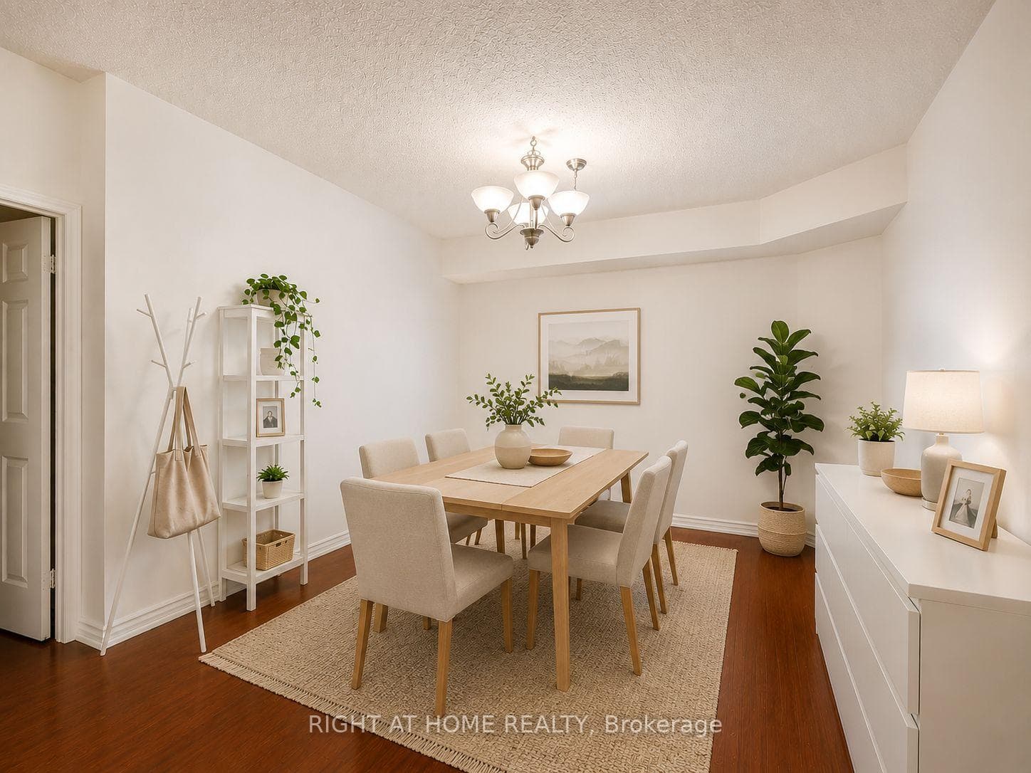 Den - can be used as Dining