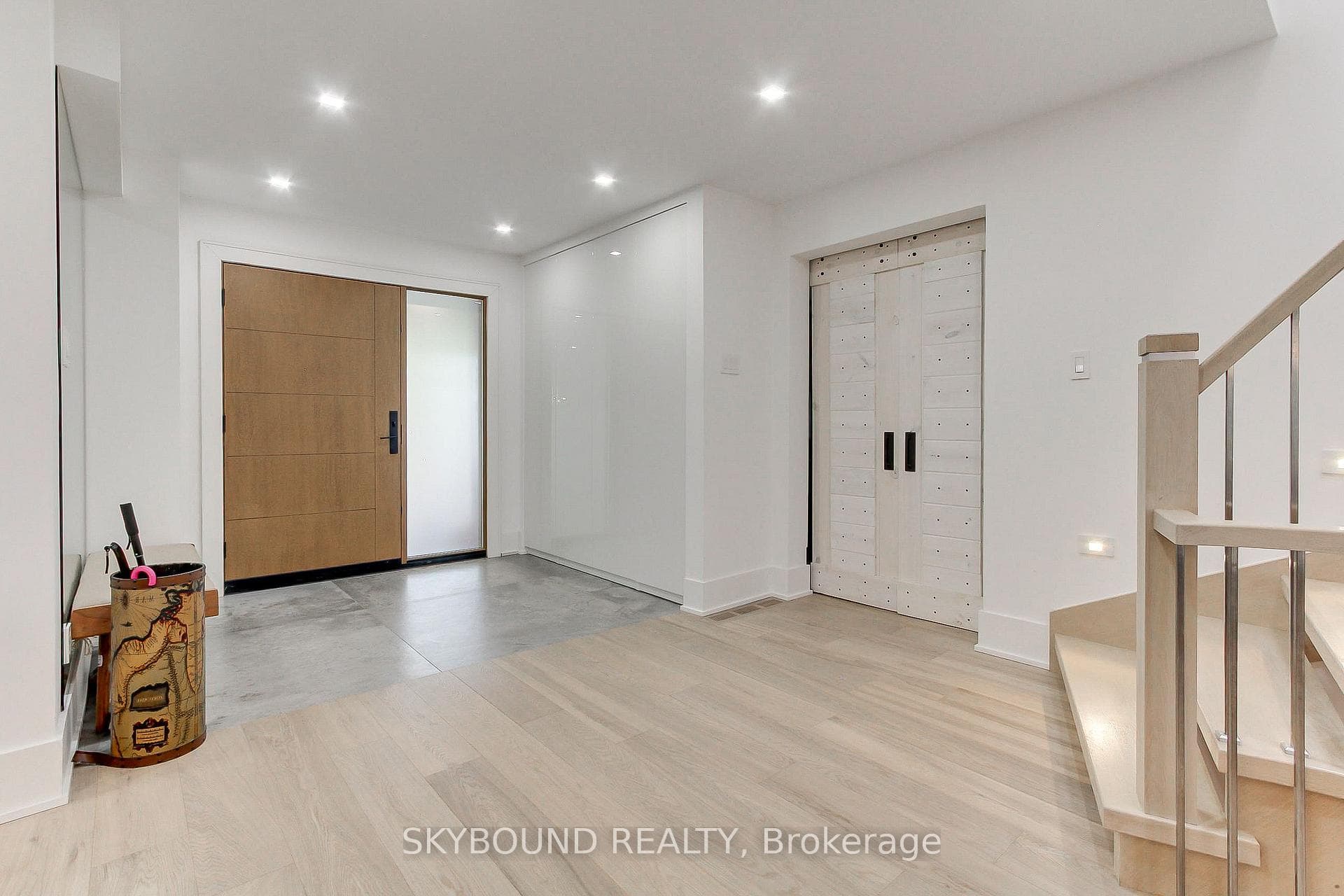 12 Queensborough Crescent photo 6