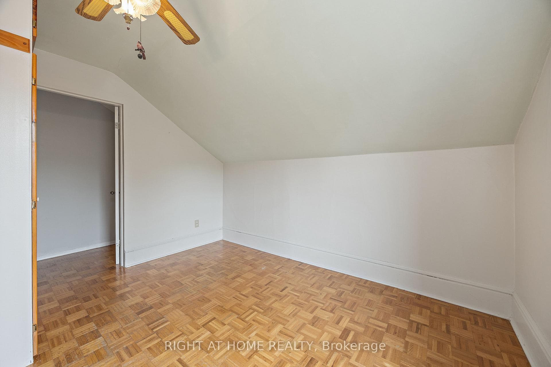 221 Samuelson Street photo 27
