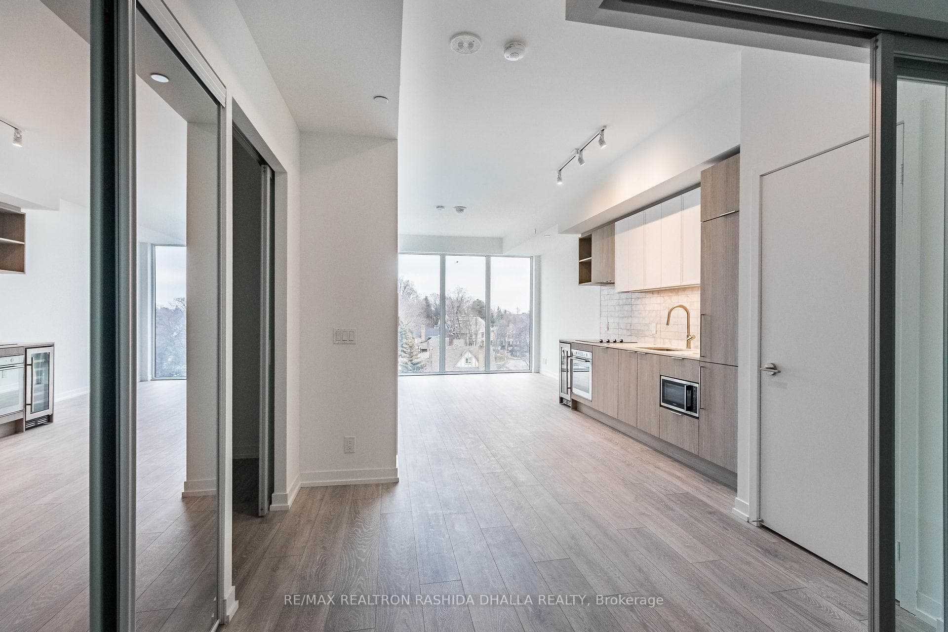 2020 Bathurst Street Unit 736 photo 9