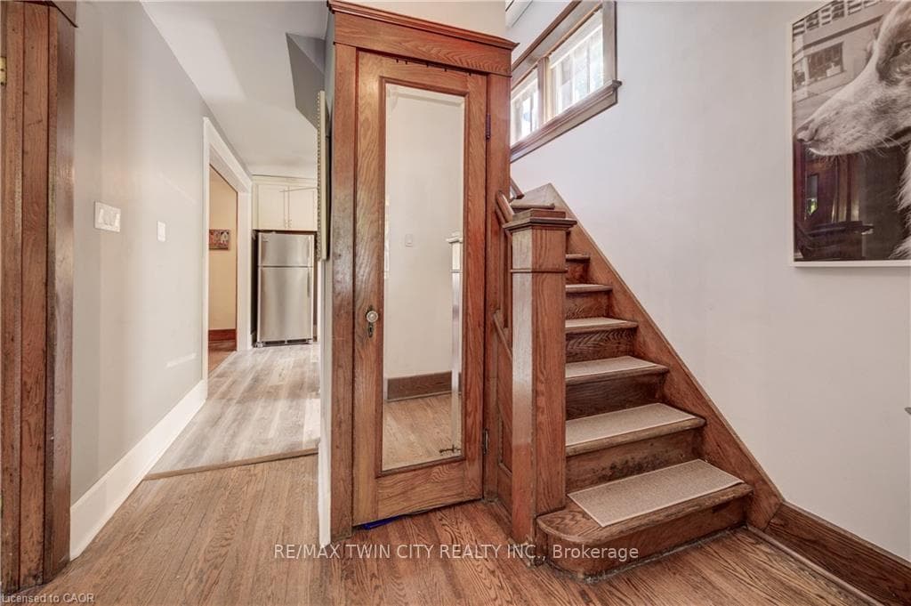 90 BROCK Street photo 4