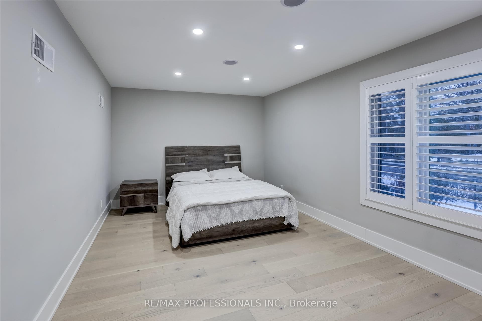 356 The Kingsway N/A photo 30