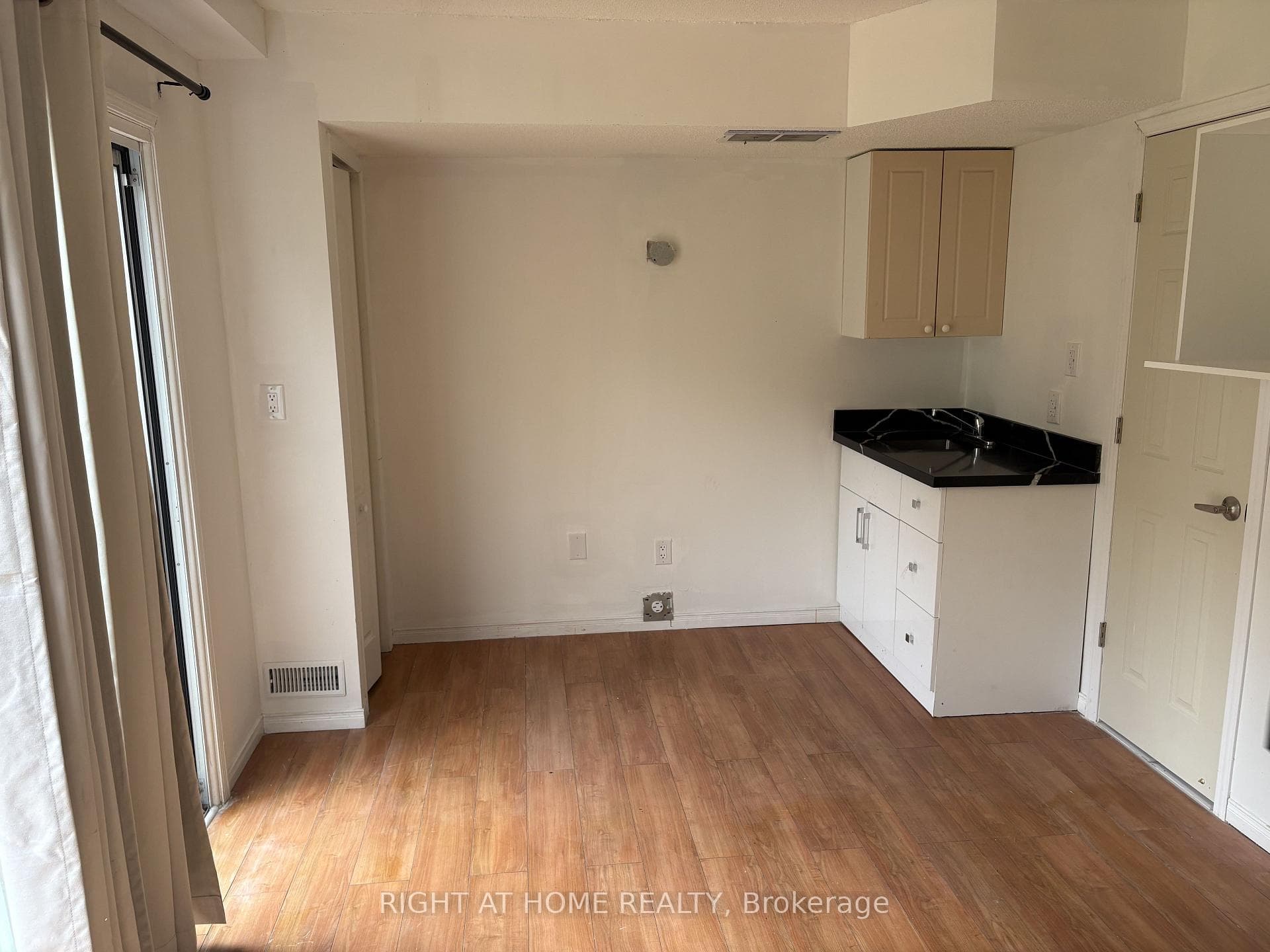 5030 Heatherleigh Avenue Unit 127 photo 13