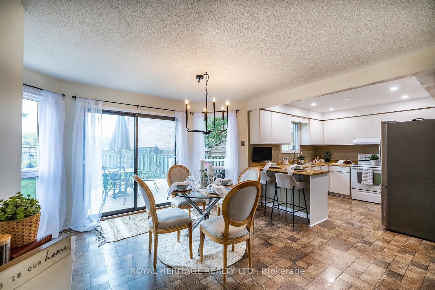2073 Lynn Heights Drive photo 6
