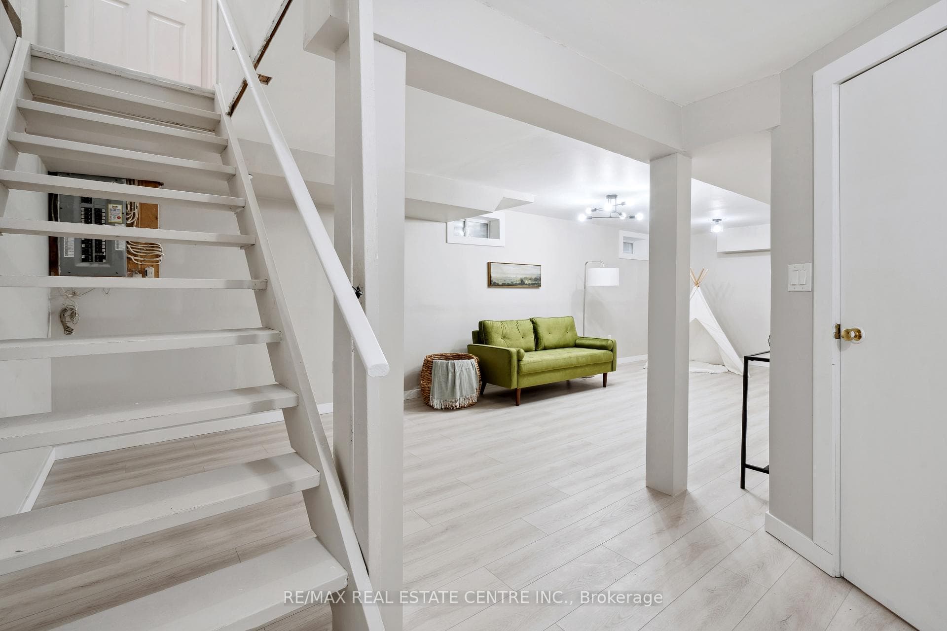 2 Blossom Avenue photo 27