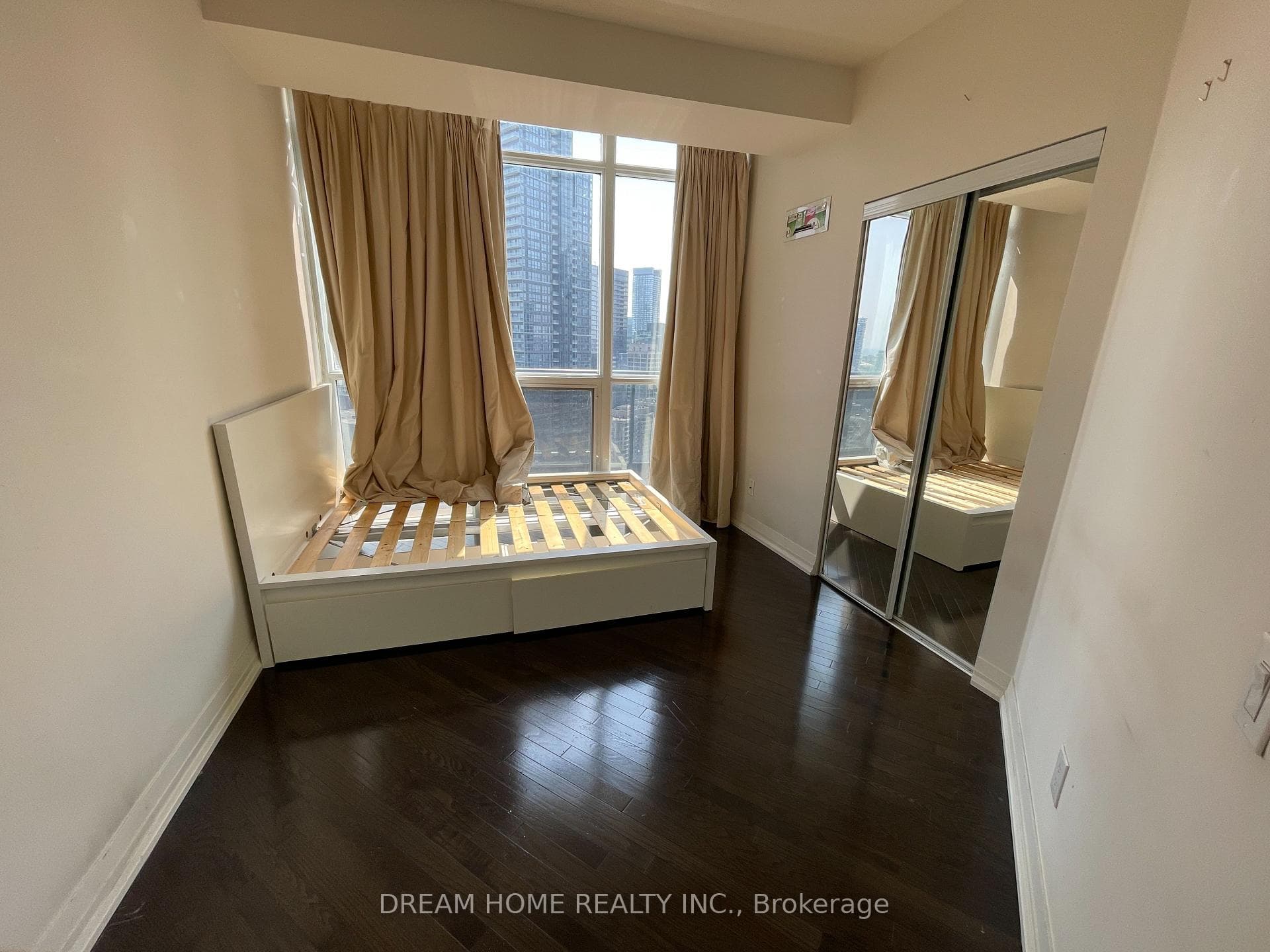 25 Carlton Street Unit 3302 photo 9