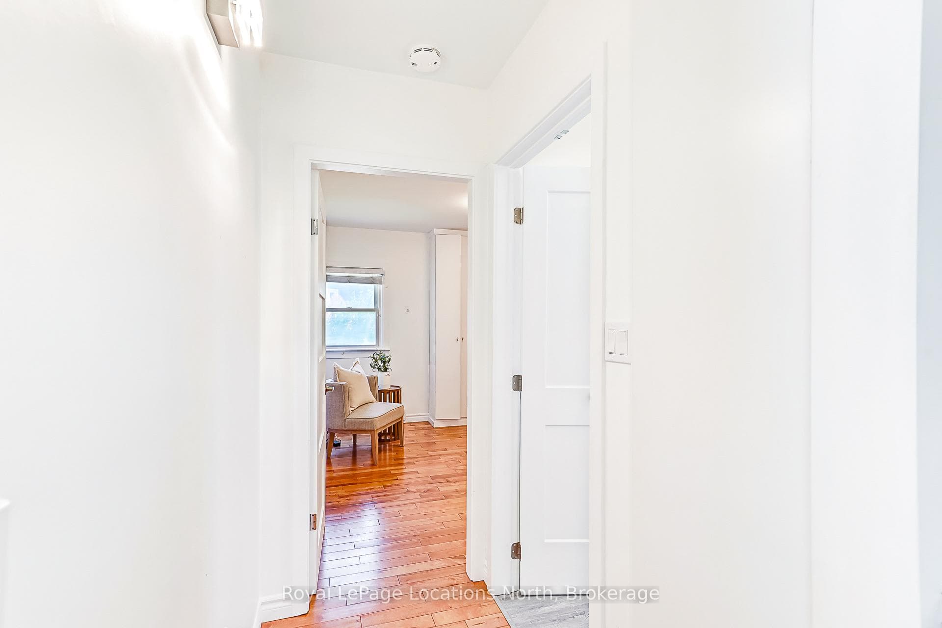 196 SIMCOE Street photo 15