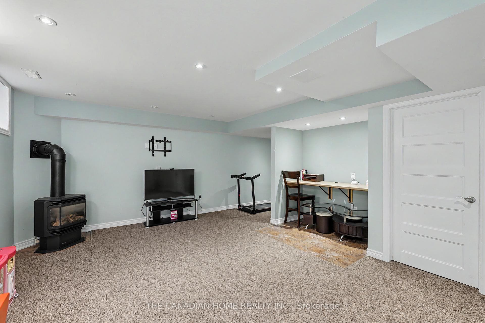 219 PICTON Street photo 30