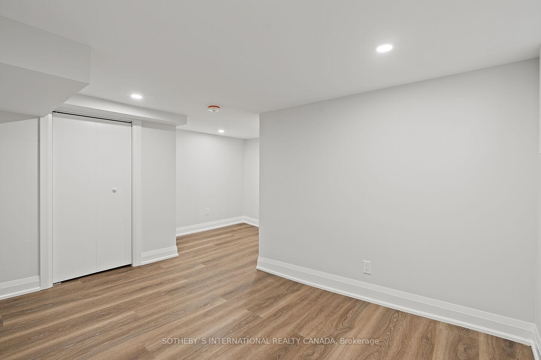 30 Strathgowan Avenue Unit Lower photo 12