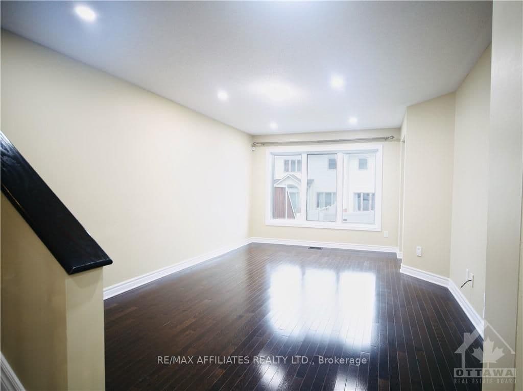 310 TOURMALINE Crescent photo 7