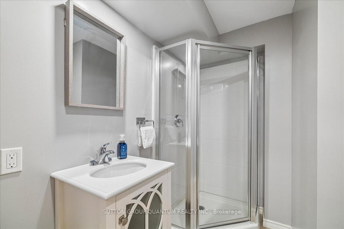 92 Garinger Crescent photo 38