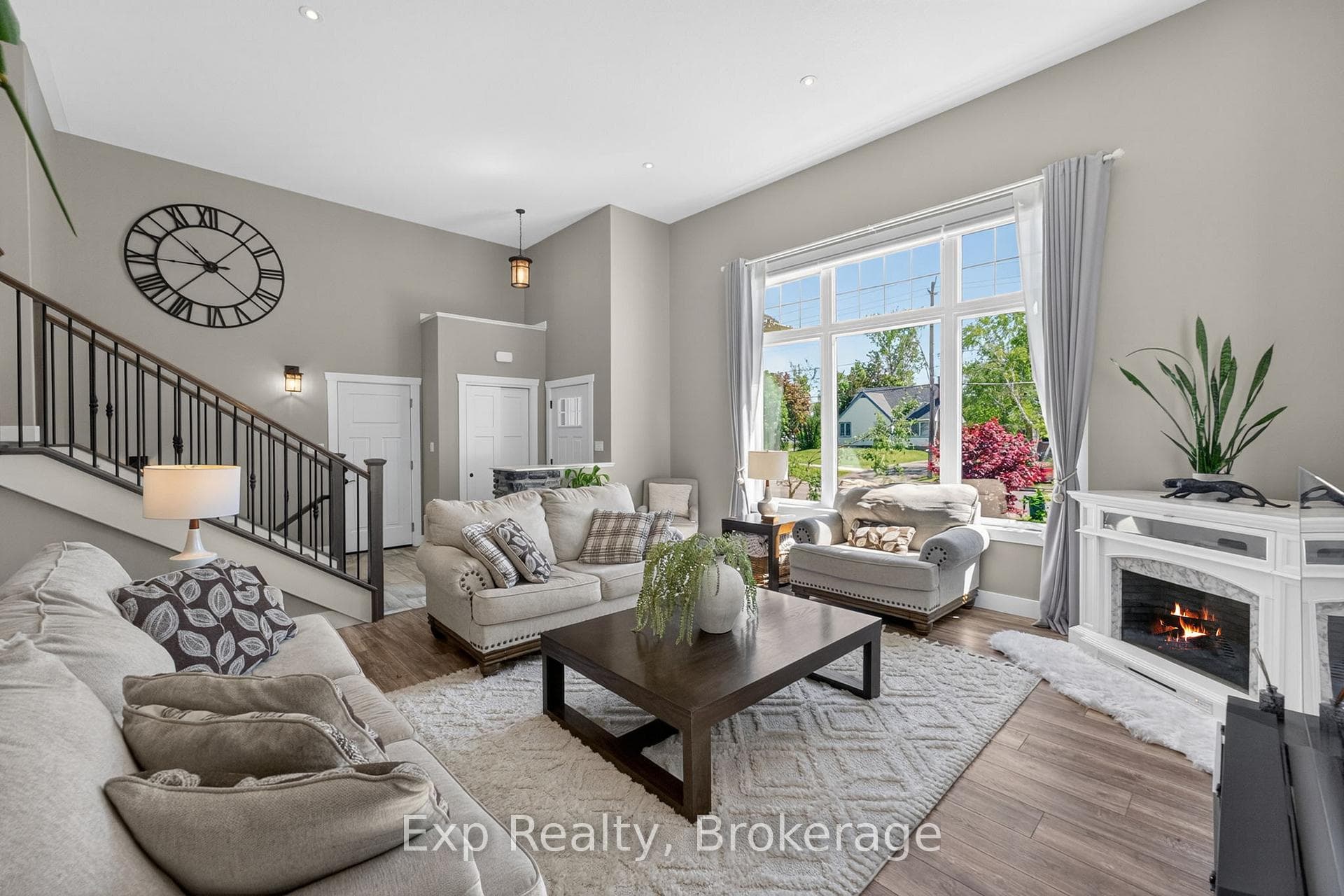 564 Sidney Street photo 4