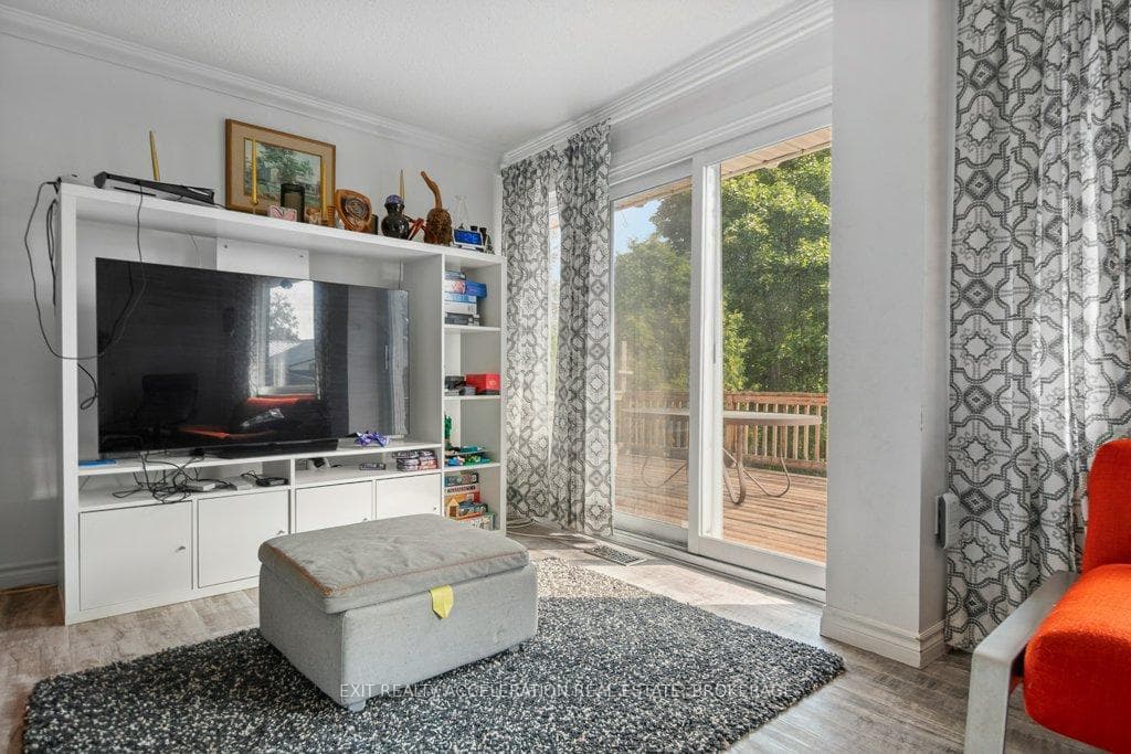 400 Dundas Street photo 12