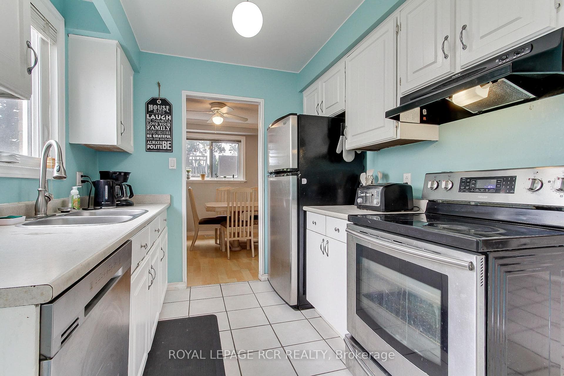 228 Collings Avenue photo 8