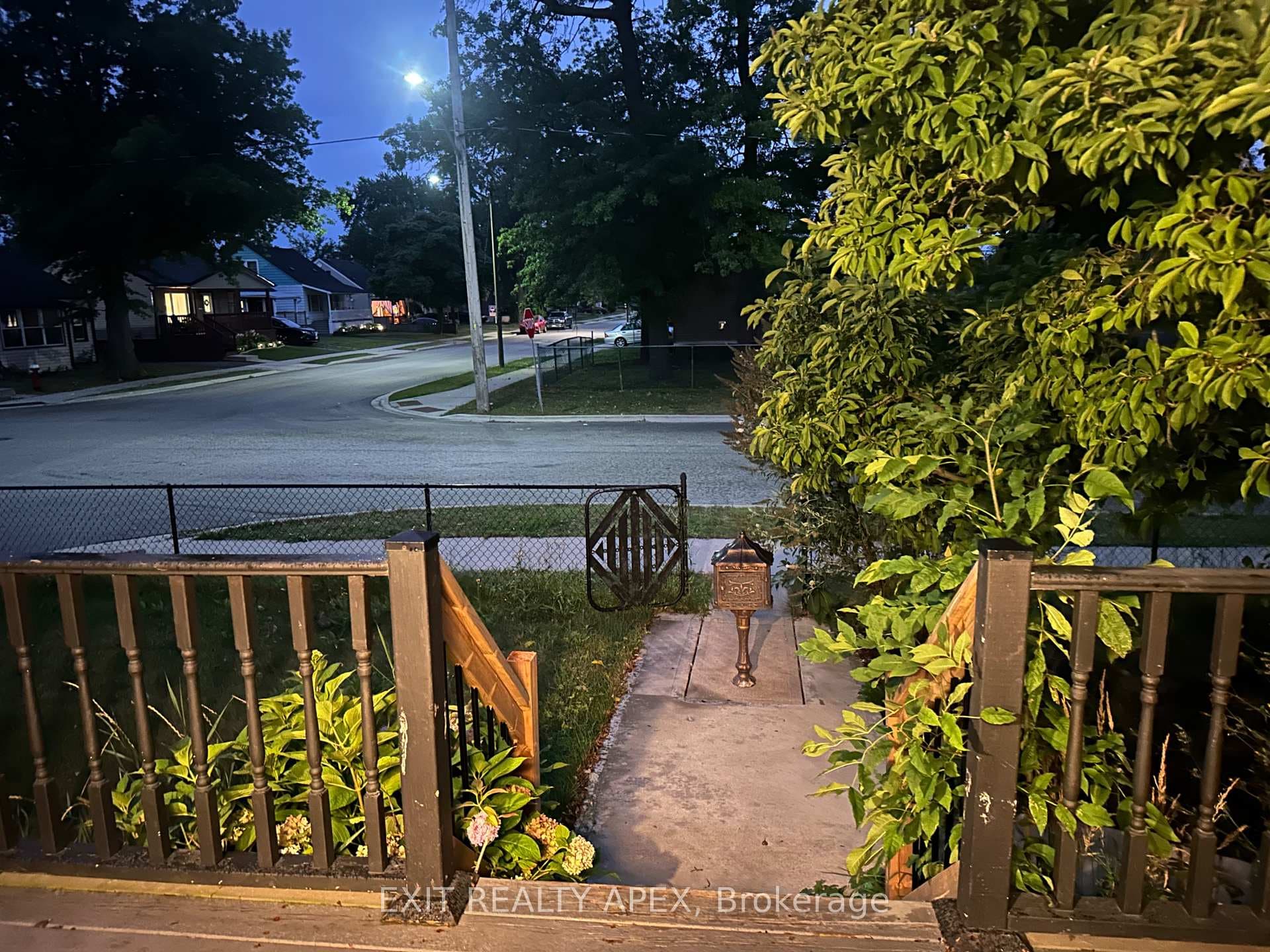 30 Churchill Avenue photo 5