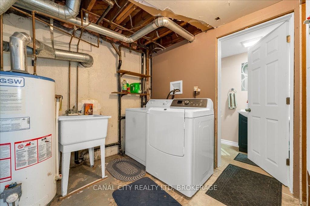 61 Rose Avenue photo 27