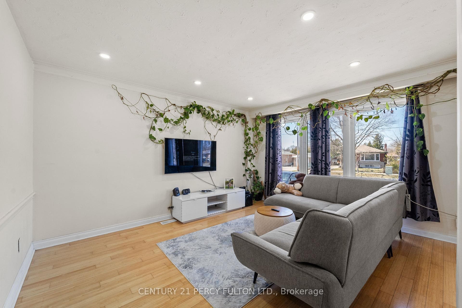 826 Brimorton Drive photo 3