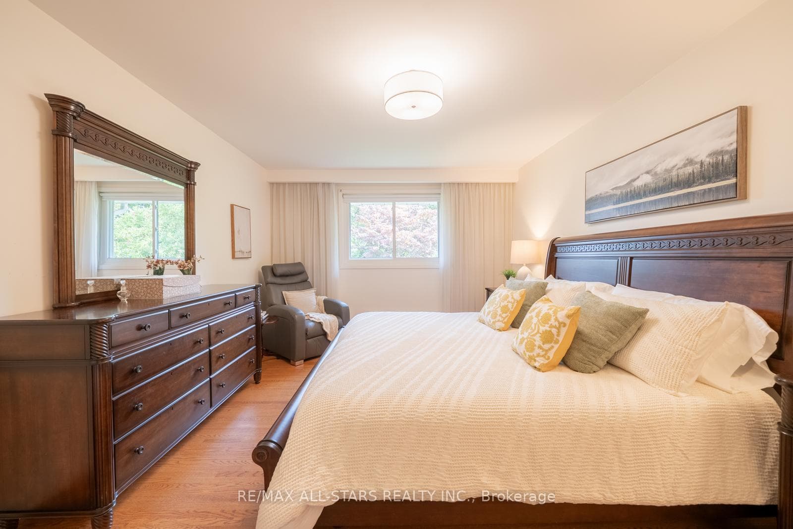 357 Markland Drive photo 20