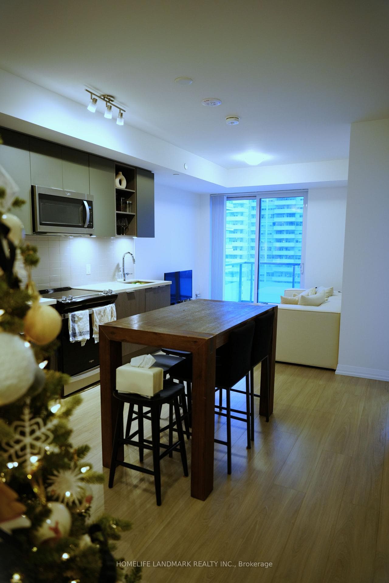 25 Holly Street Unit 2004 photo 5