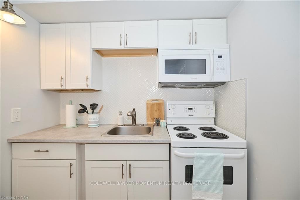 4675 QUEEN Street Unit 2 photo 6
