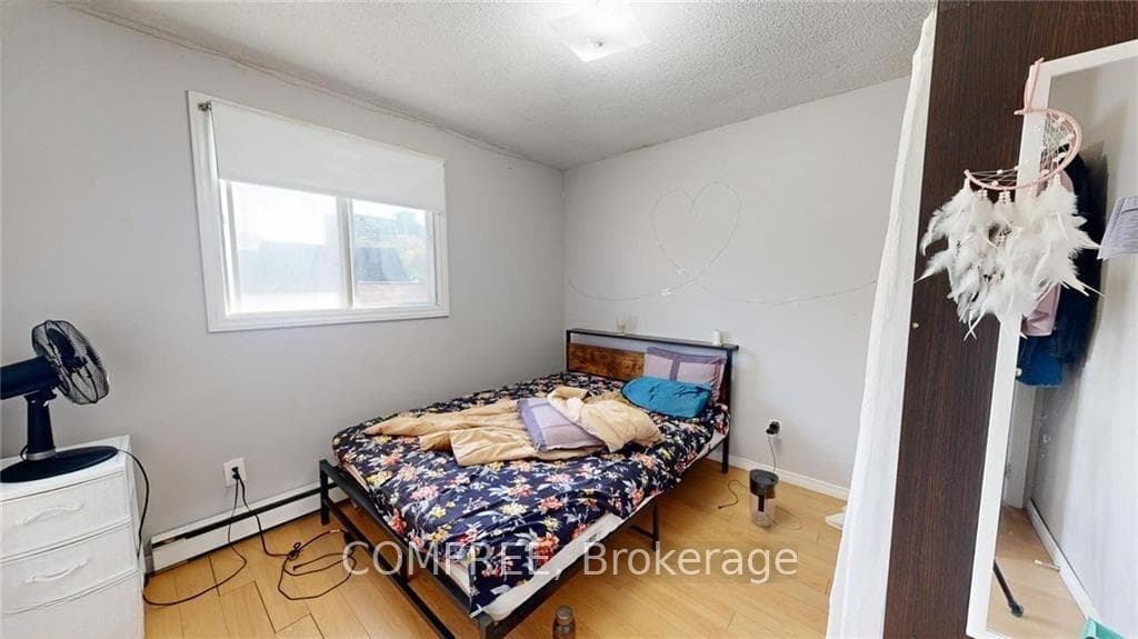 184 Simcoe Street photo 25