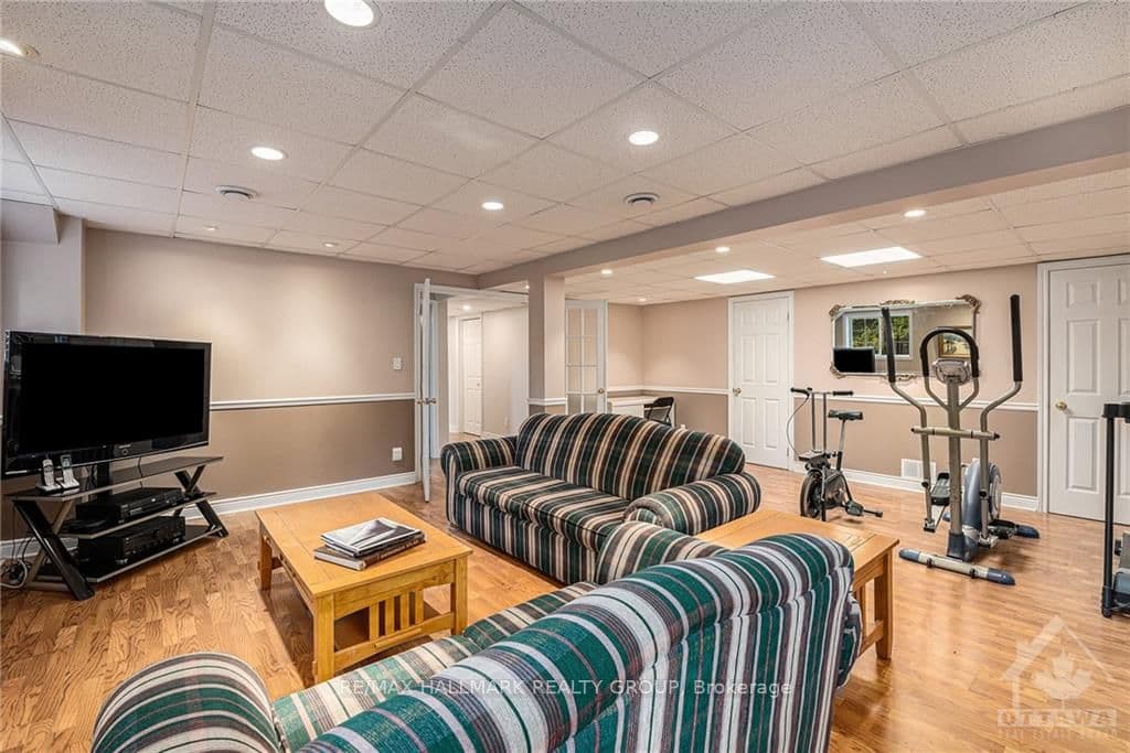 26 KAYMAR Drive photo 21