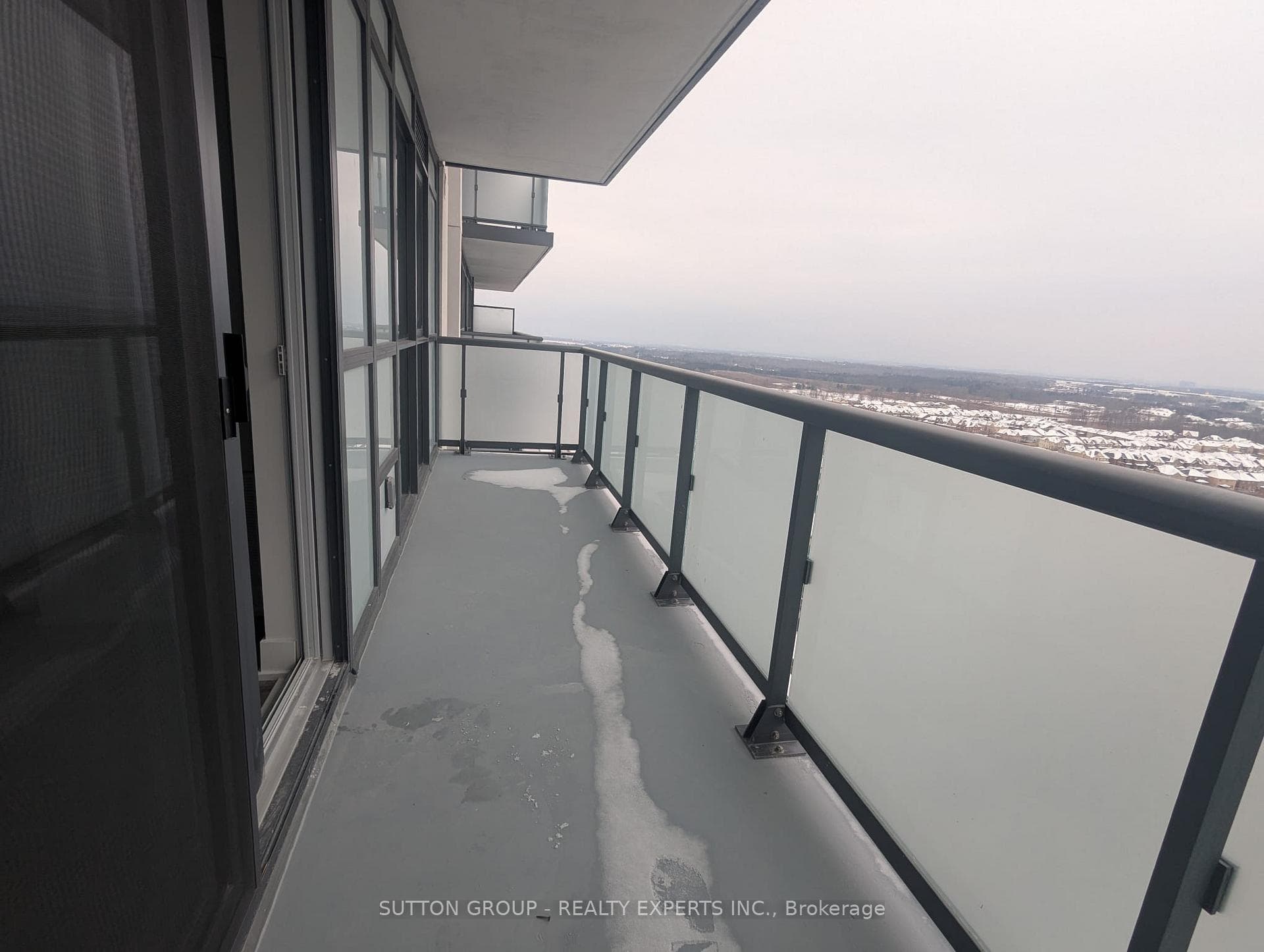 2545 SIMCOE Street Unit 1810 photo 15