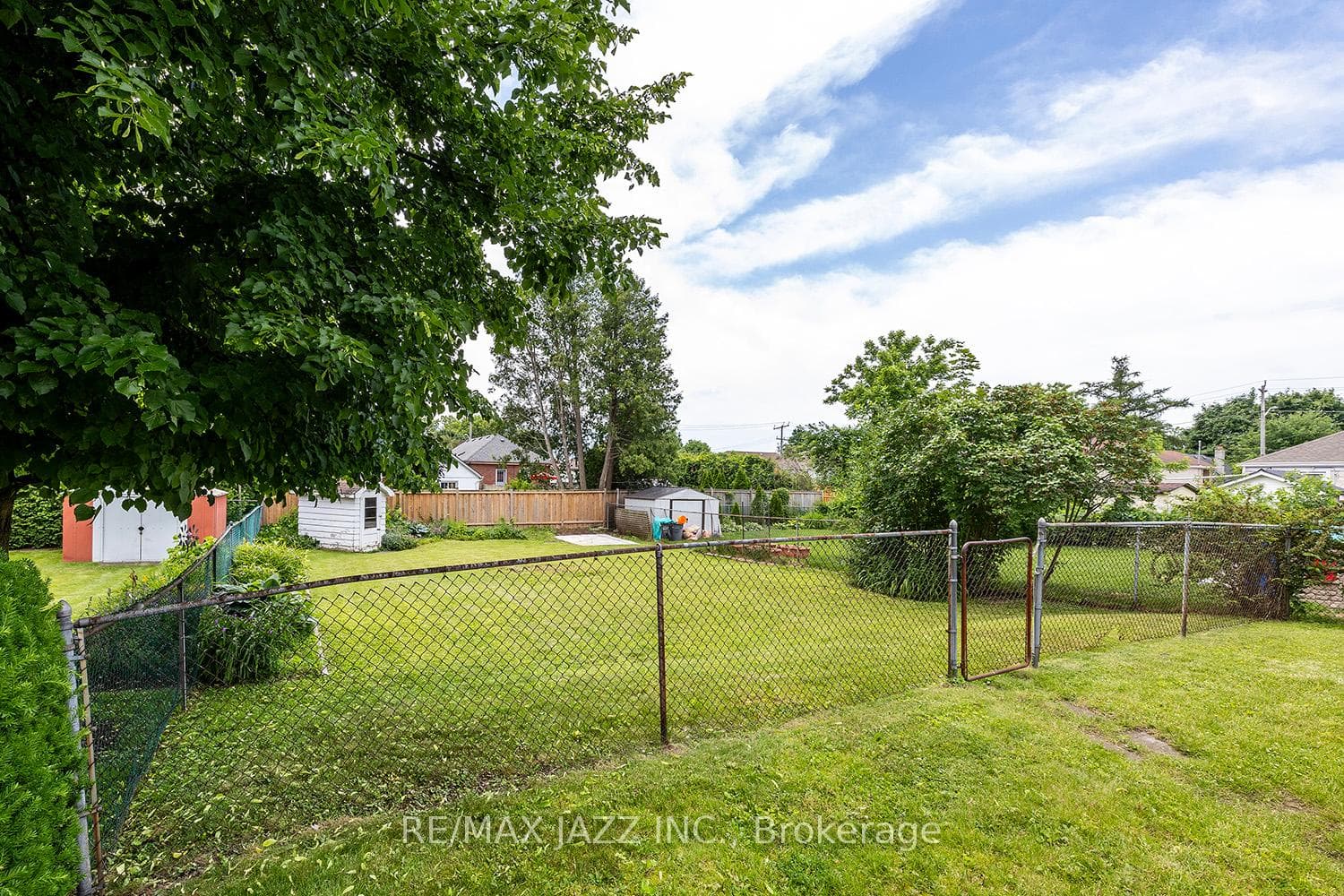 445 Beverly Street photo 30