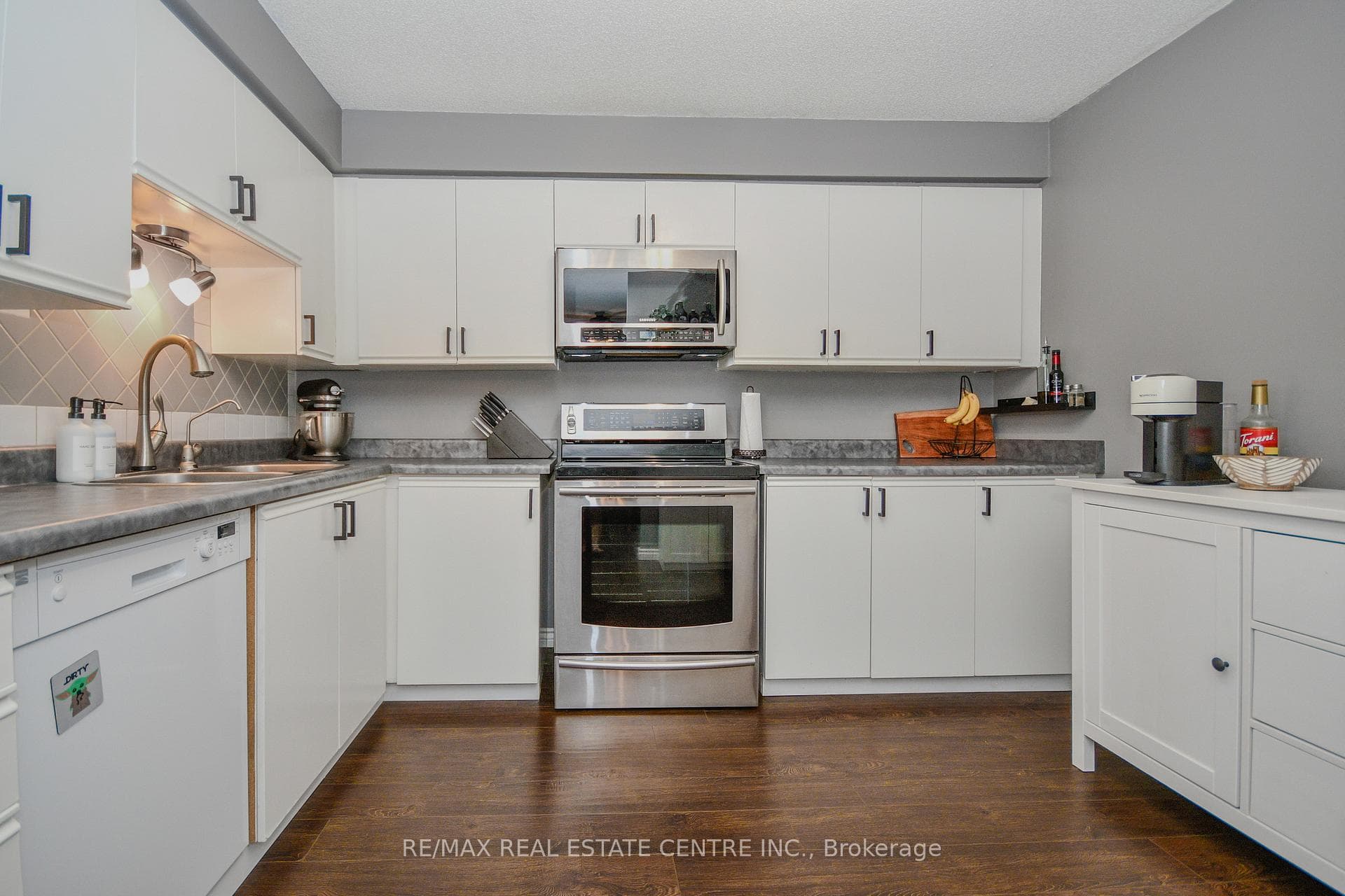 55 Green Valley Drive Unit 302 photo 5