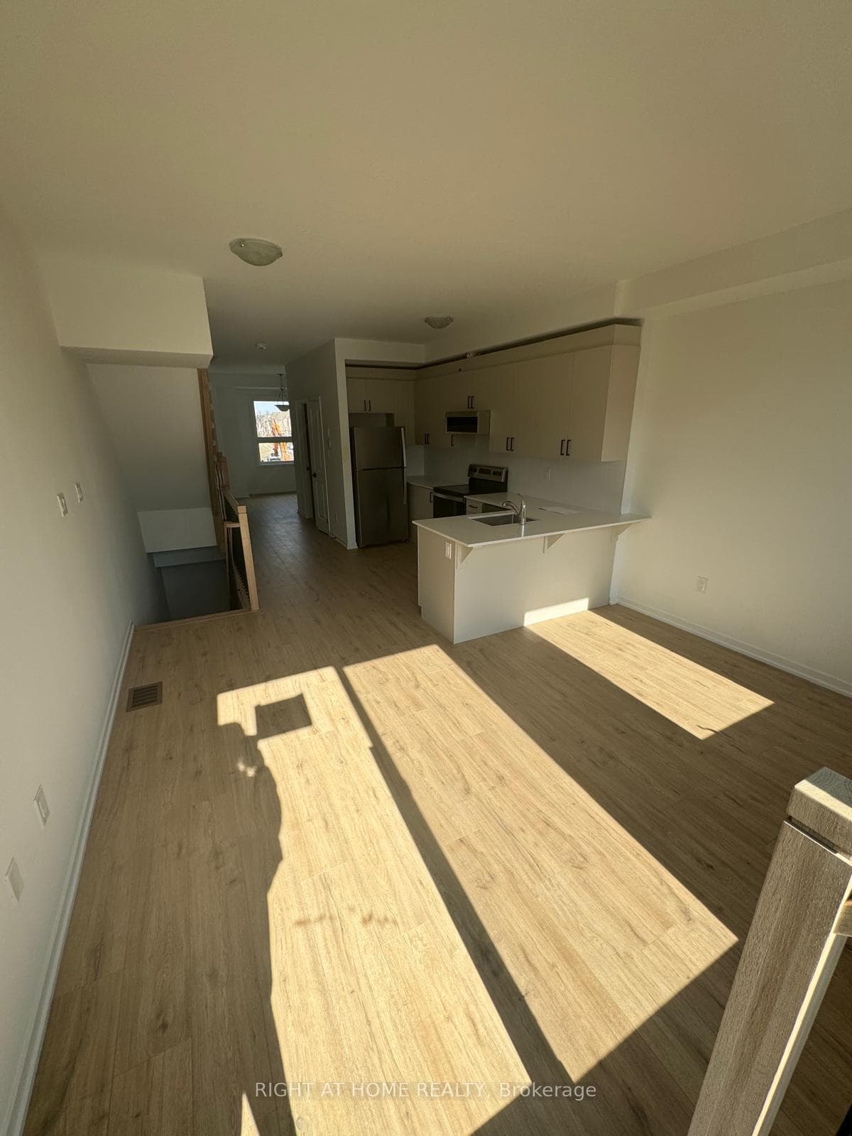54 bateson Street photo 3