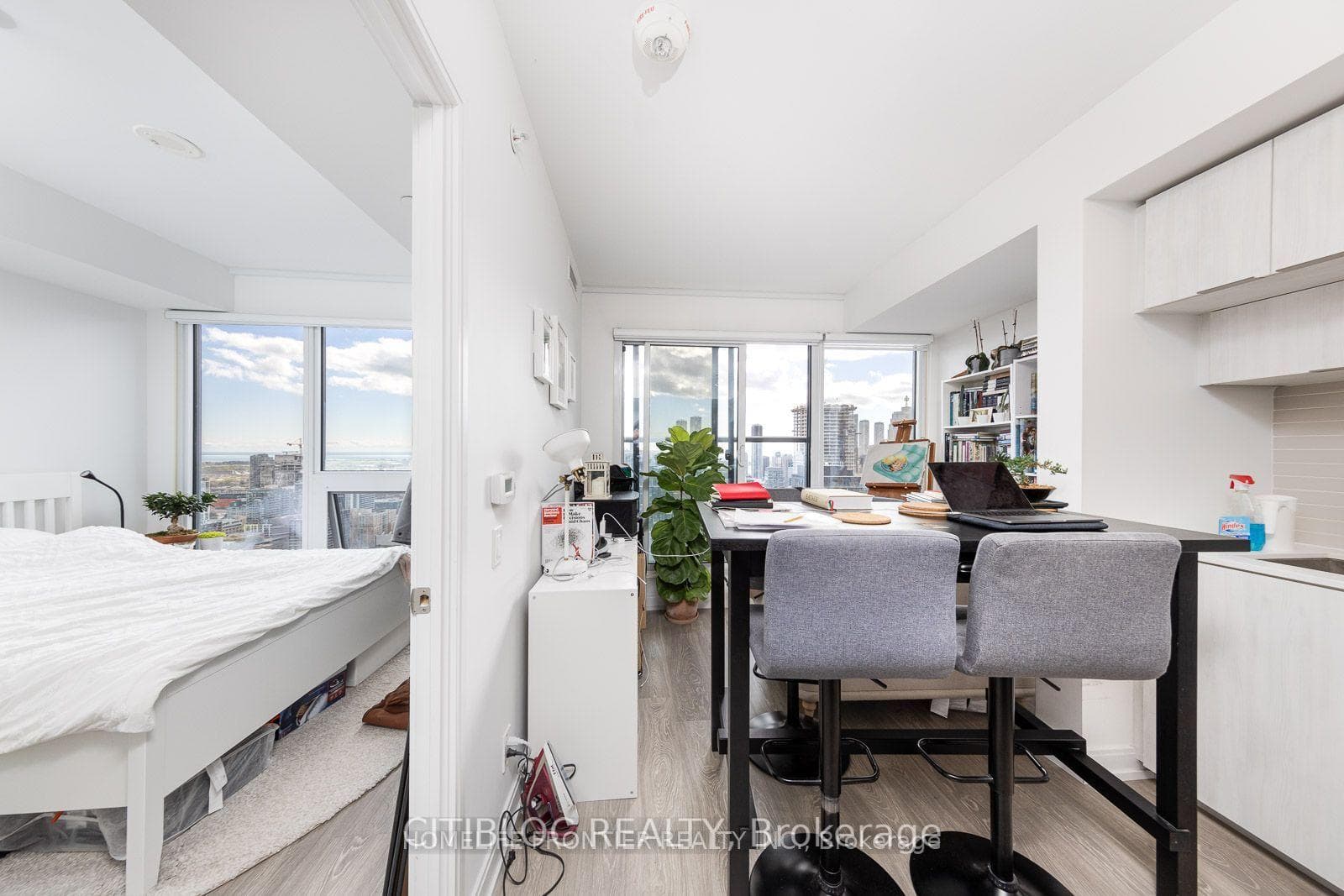 181 Dundas Street Unit 4008 photo 6