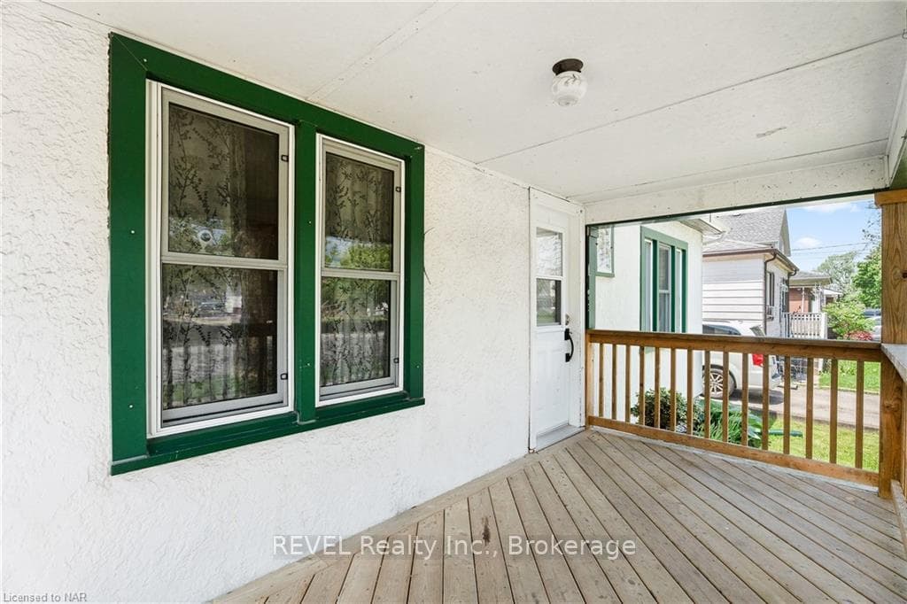 295 WALLACE Avenue photo 3