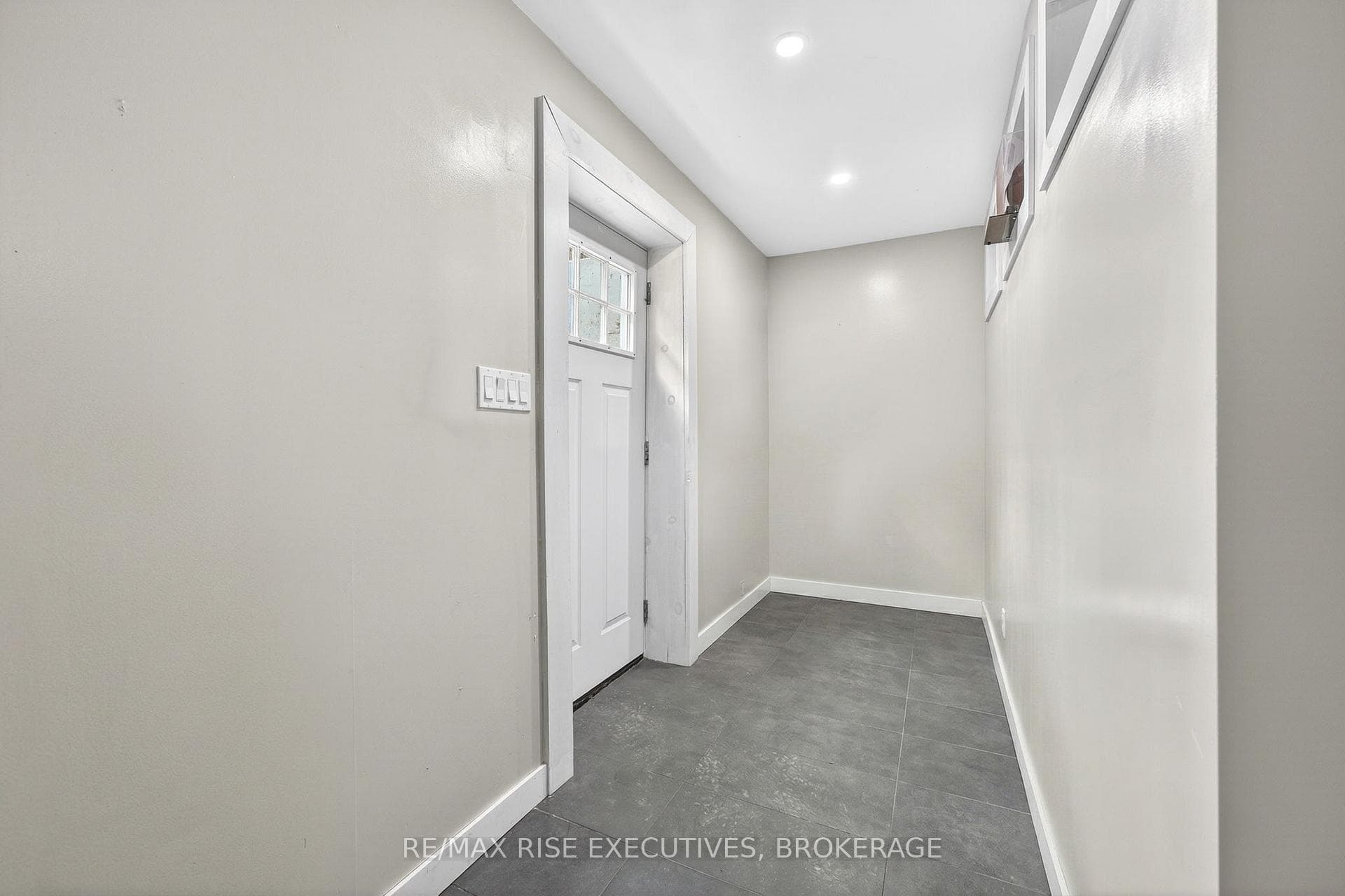 700 Stonehenge Street photo 38