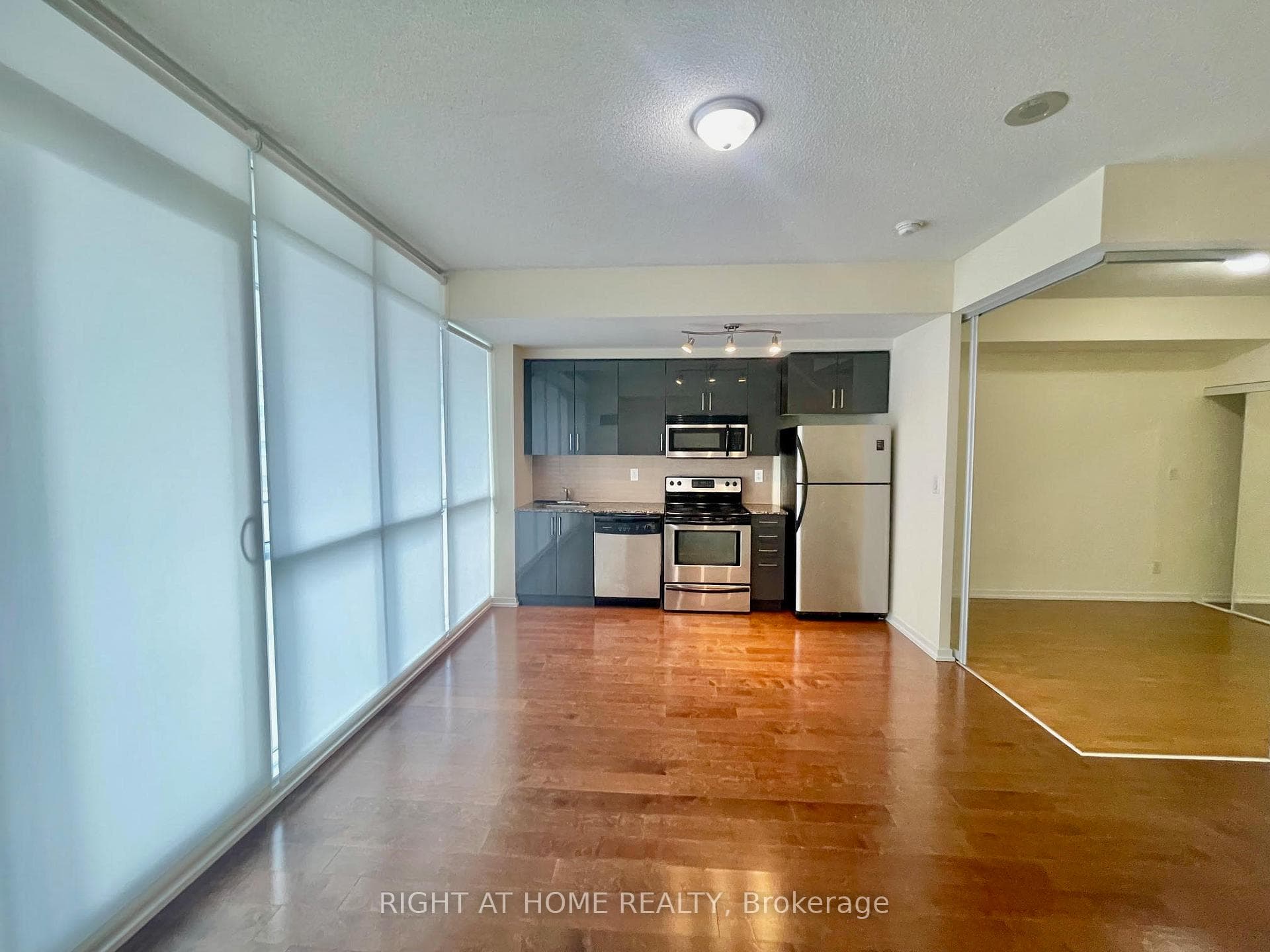 55 Bremner Boulevard Unit 1311 photo 5