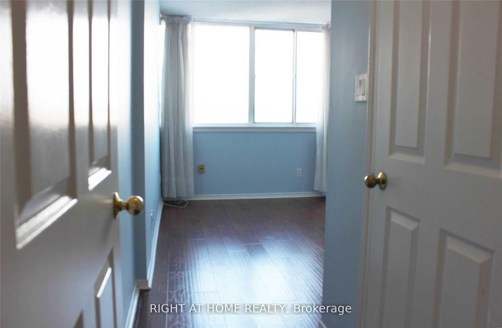 1001 Cedarglen Gate Unit 402 photo 24