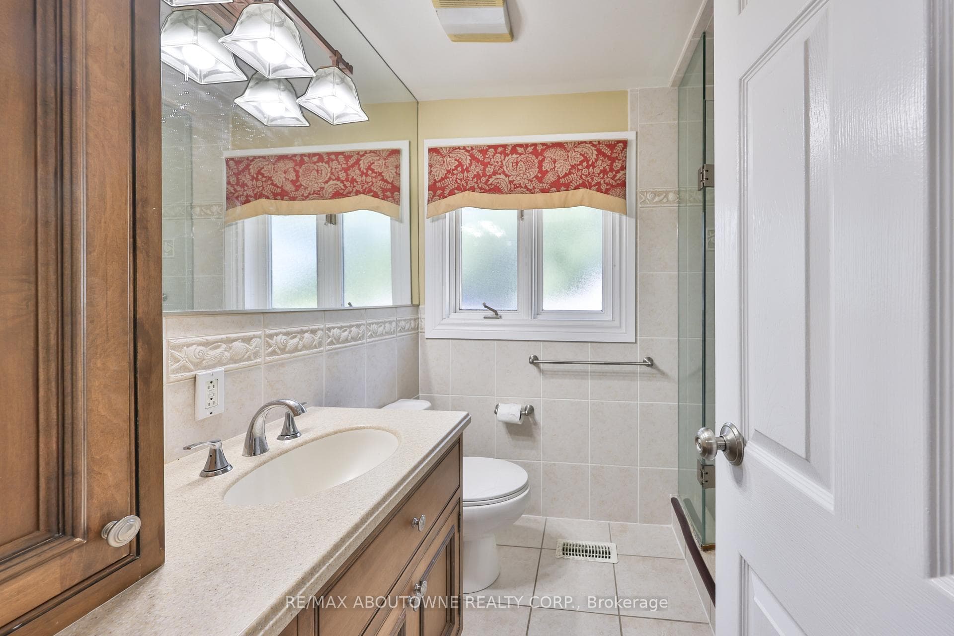 240 Tweedsdale Crescent photo 24
