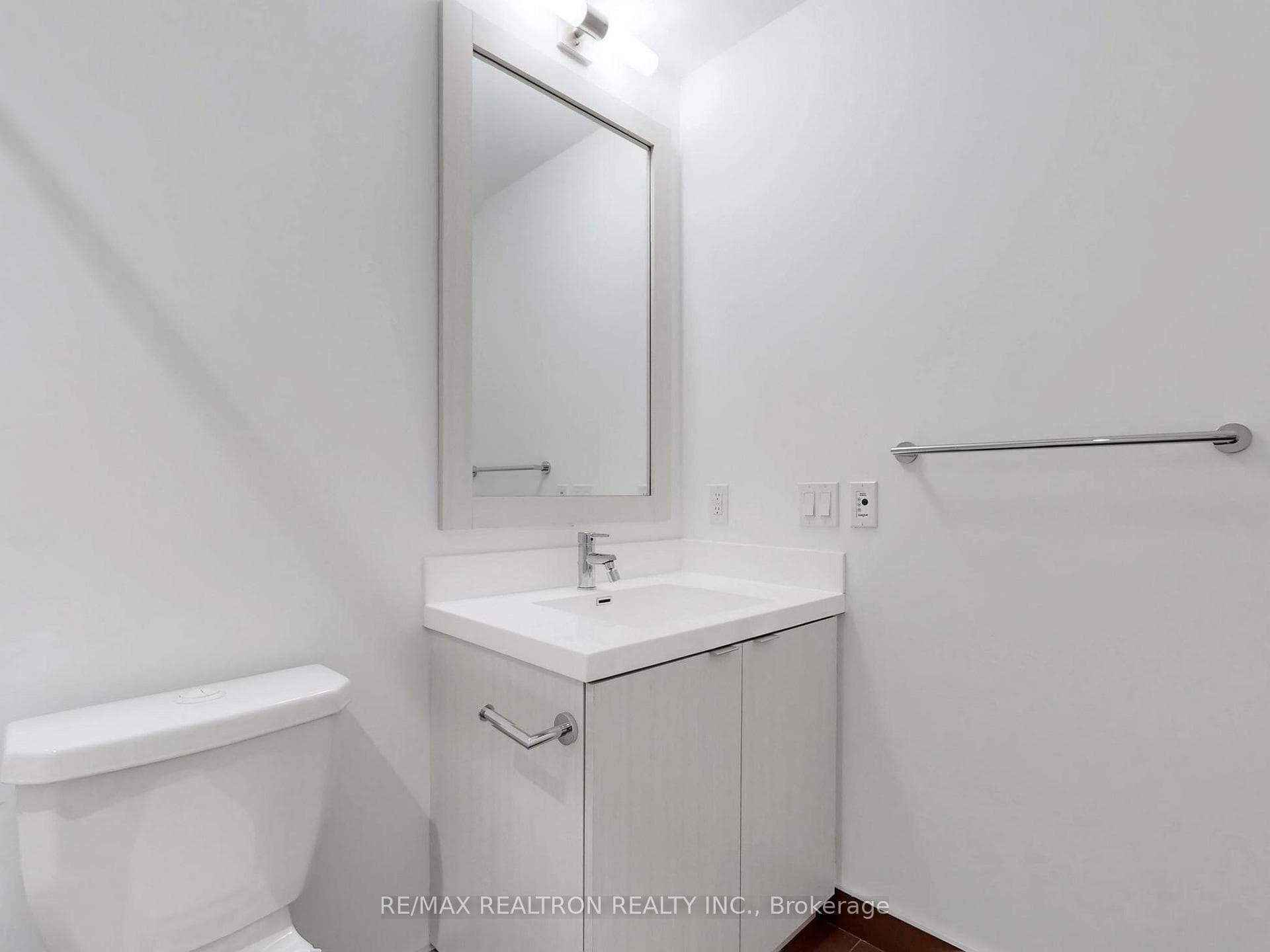 7 Mabelle Avenue Unit 3402 photo 26
