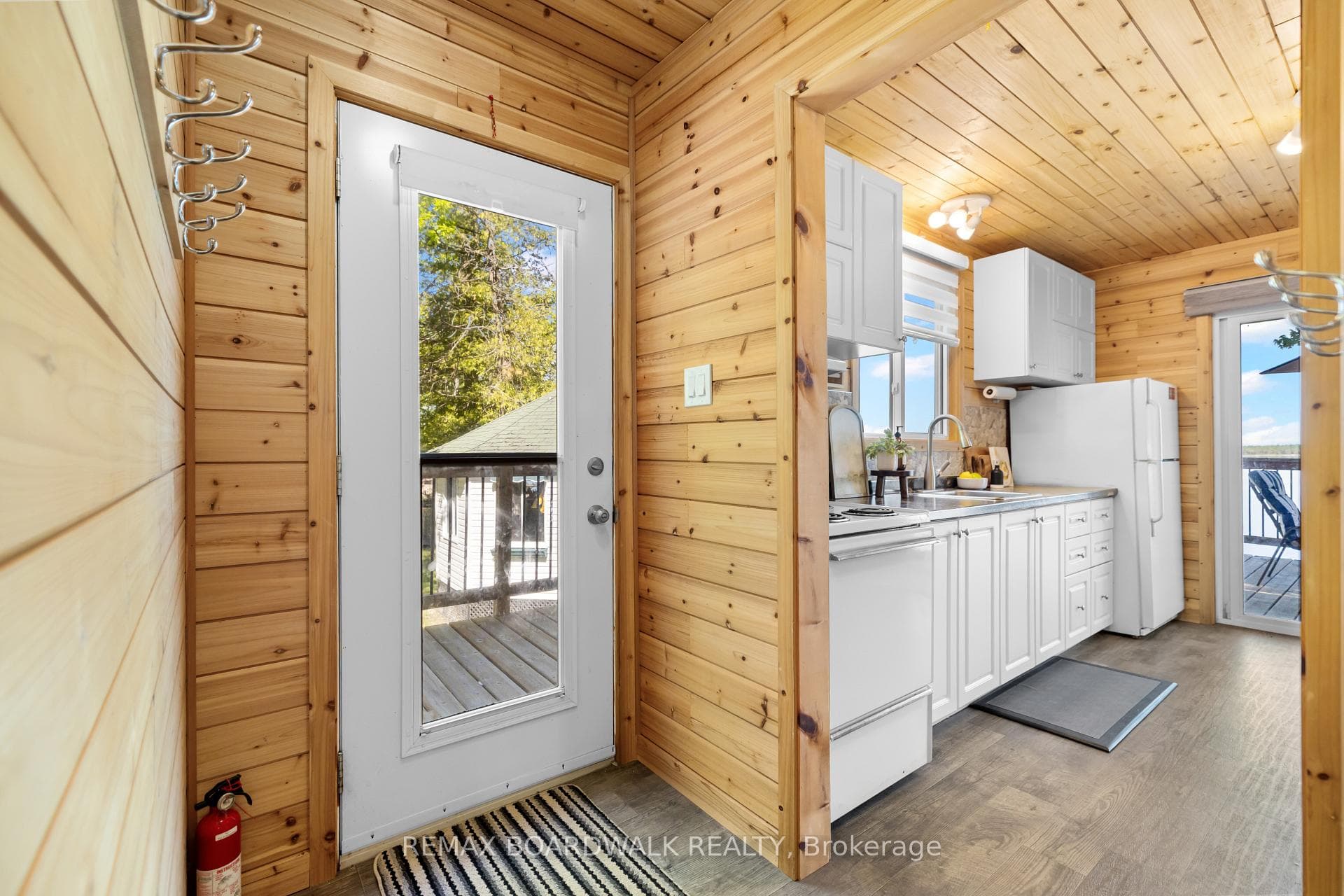 339 Leavoy Lane photo 5