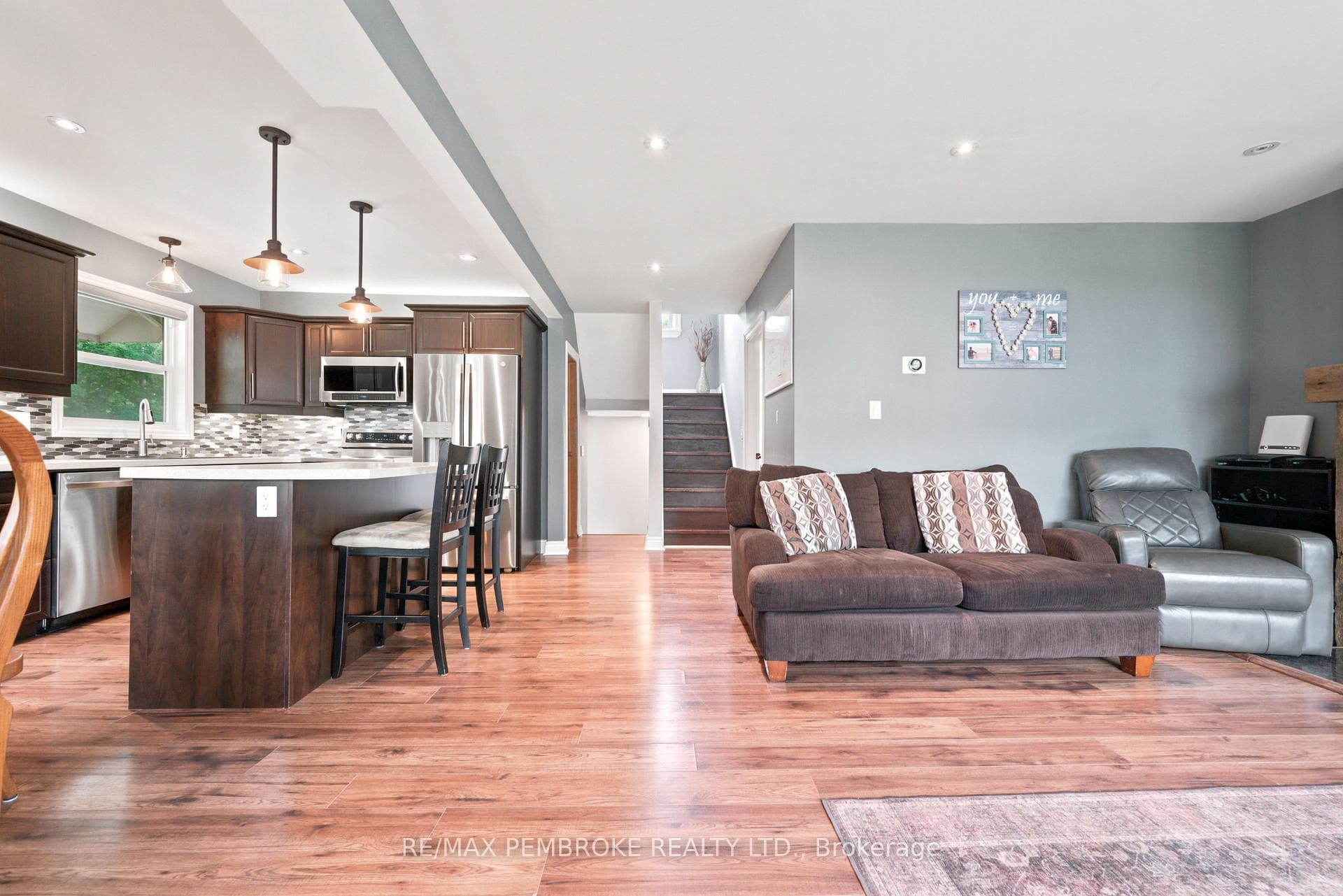 739 Front Street photo 10
