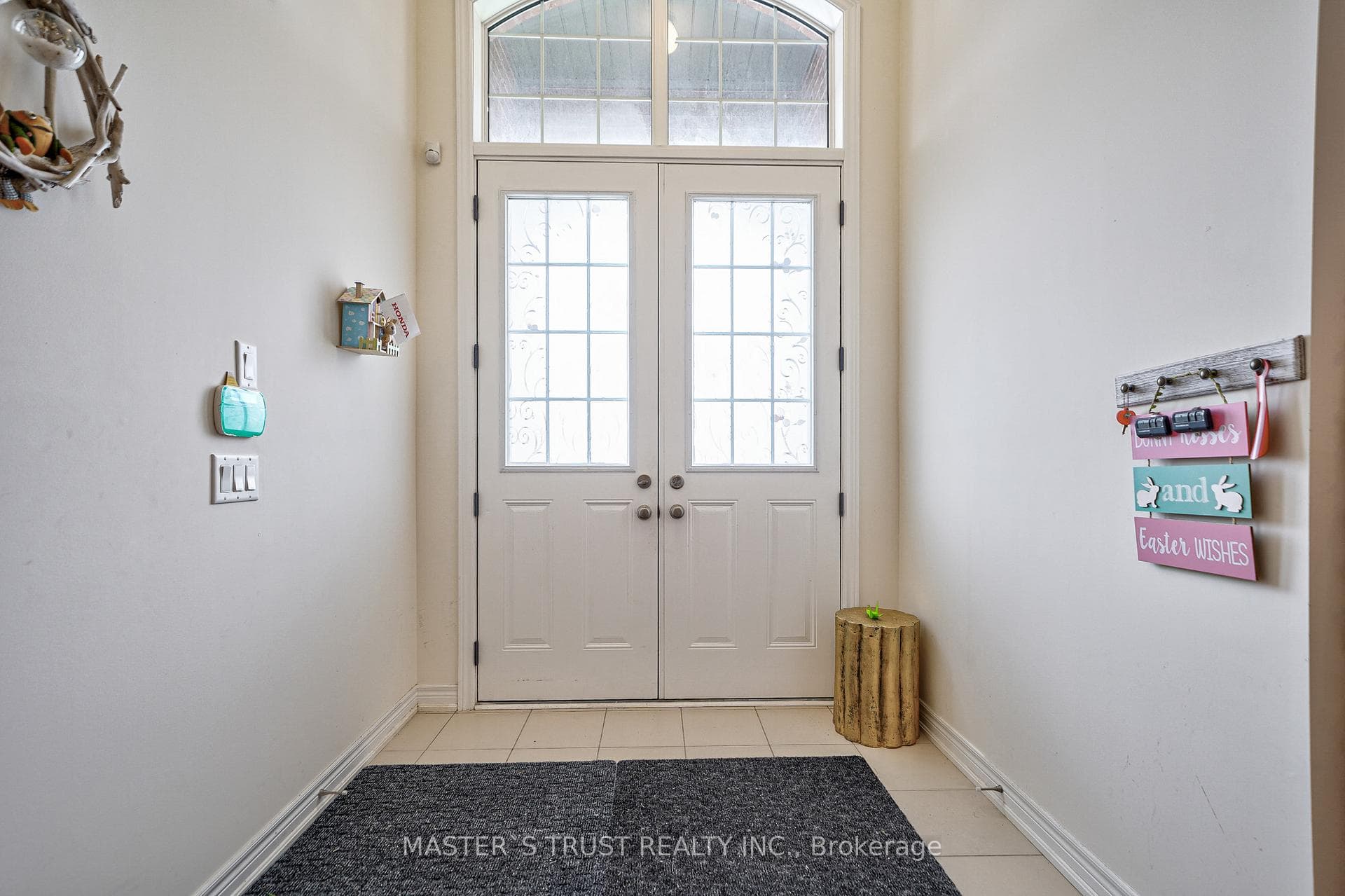 657 Clifford Perry Place photo 2