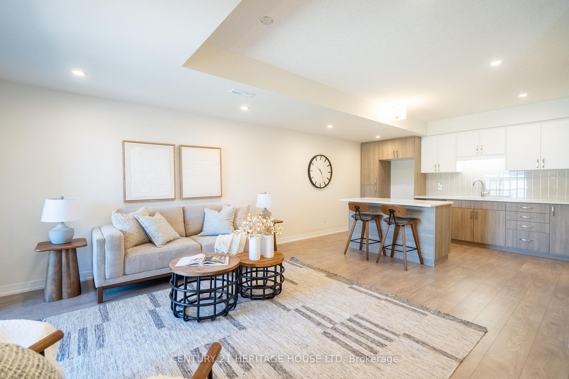 682 Benninger Drive photo 4