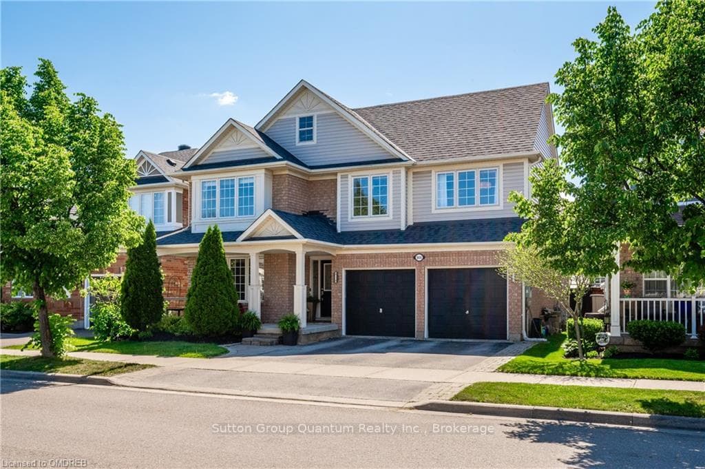 944 HOLLINRAKE Crescent photo 1