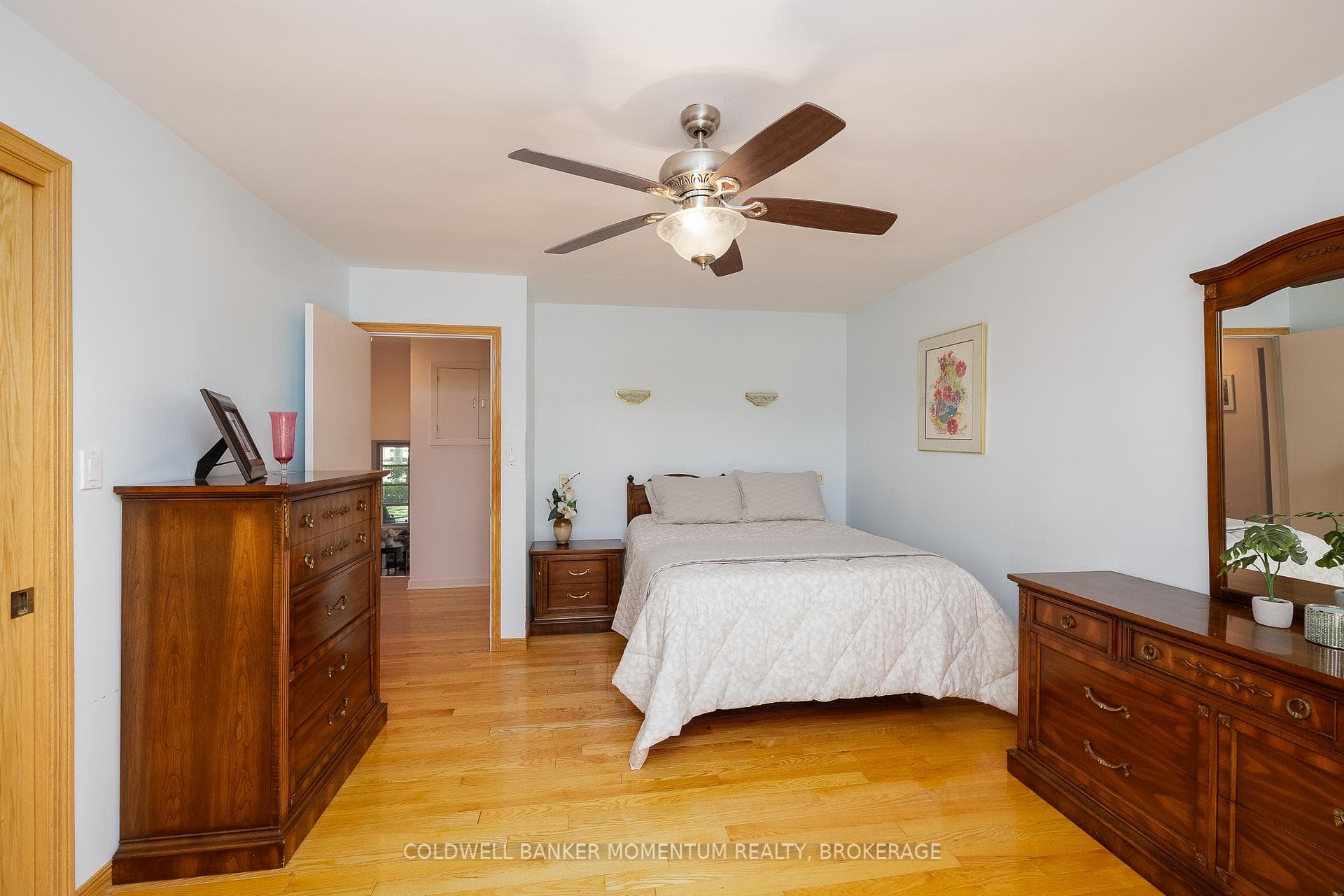 Spacious floor plan primary bed