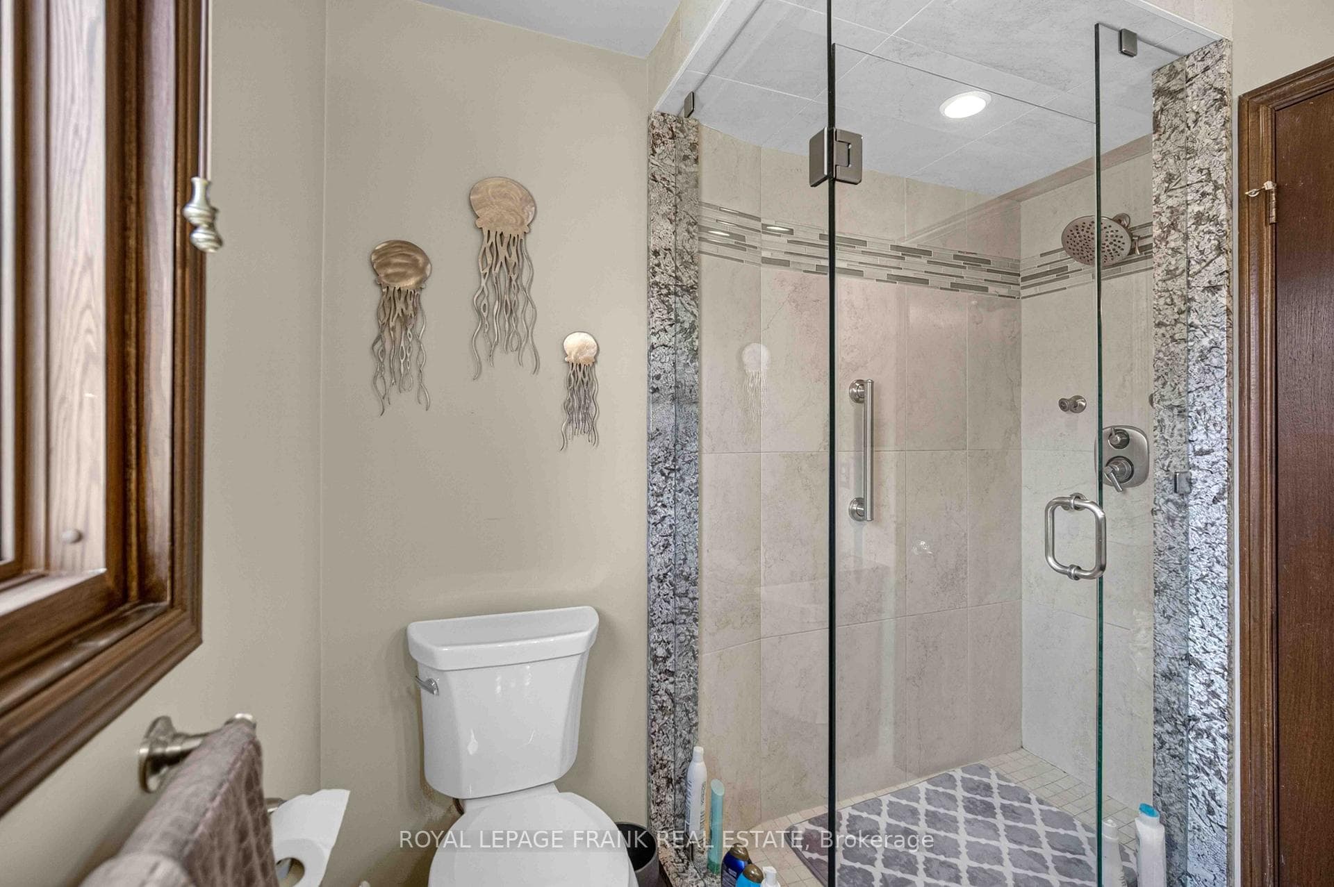 832 Parkhill Road photo 22