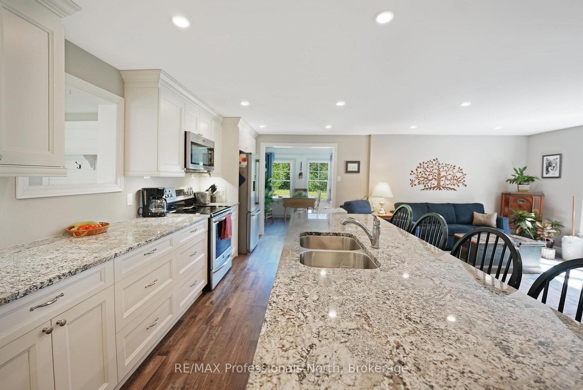 3389 Gelert Road photo 10