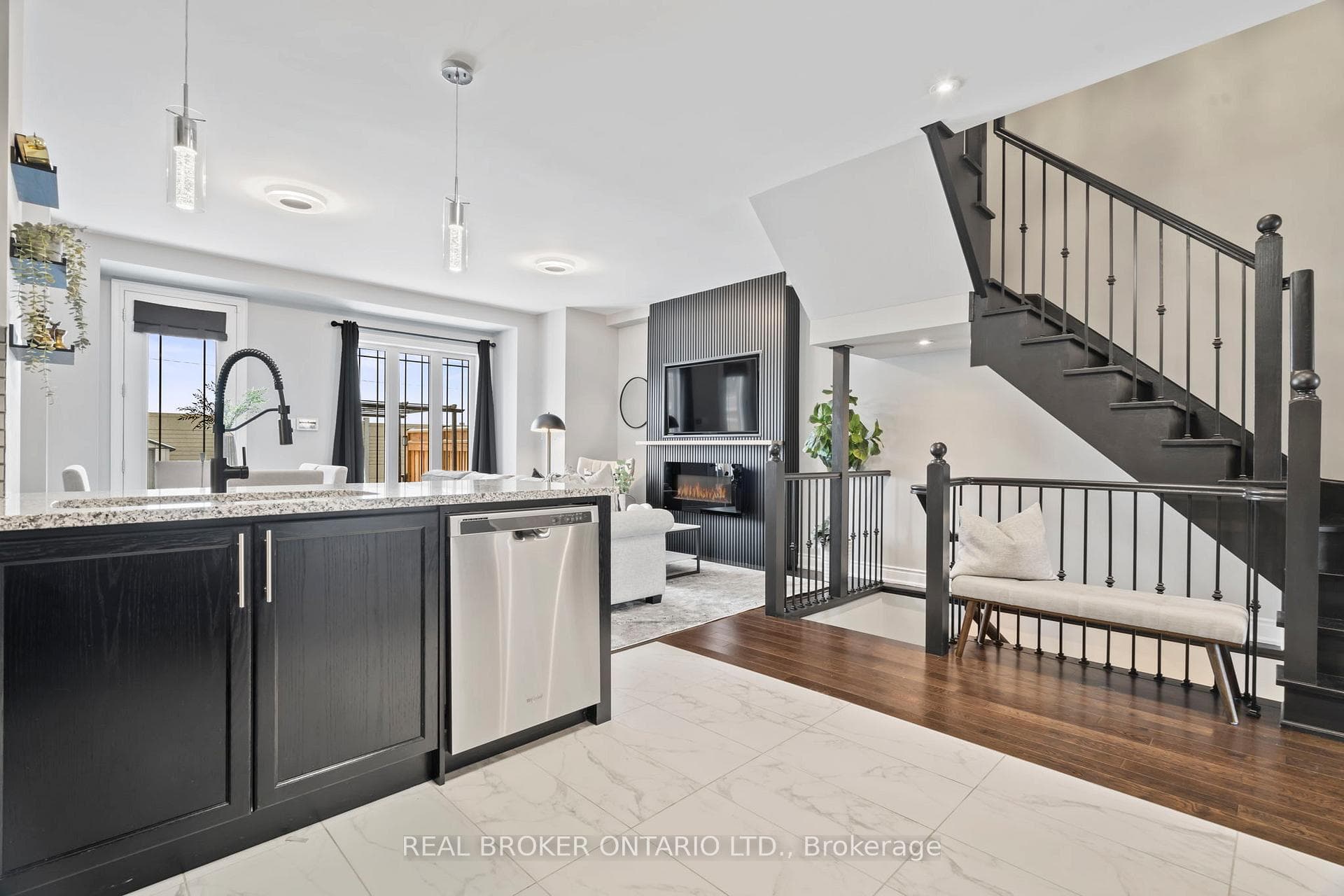 177 Walker Boulevard photo 11