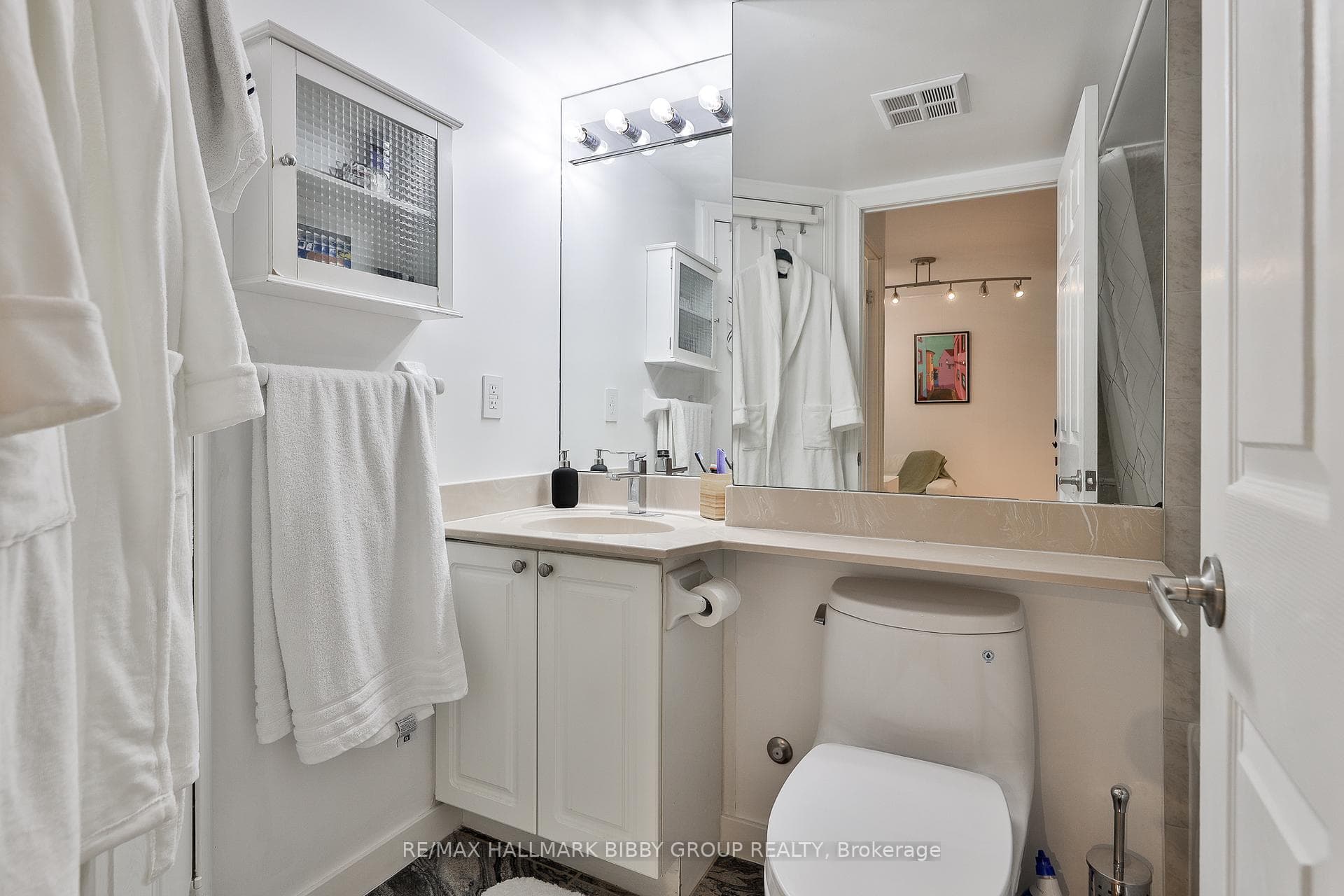 330 Adelaide Street Unit 409 photo 18