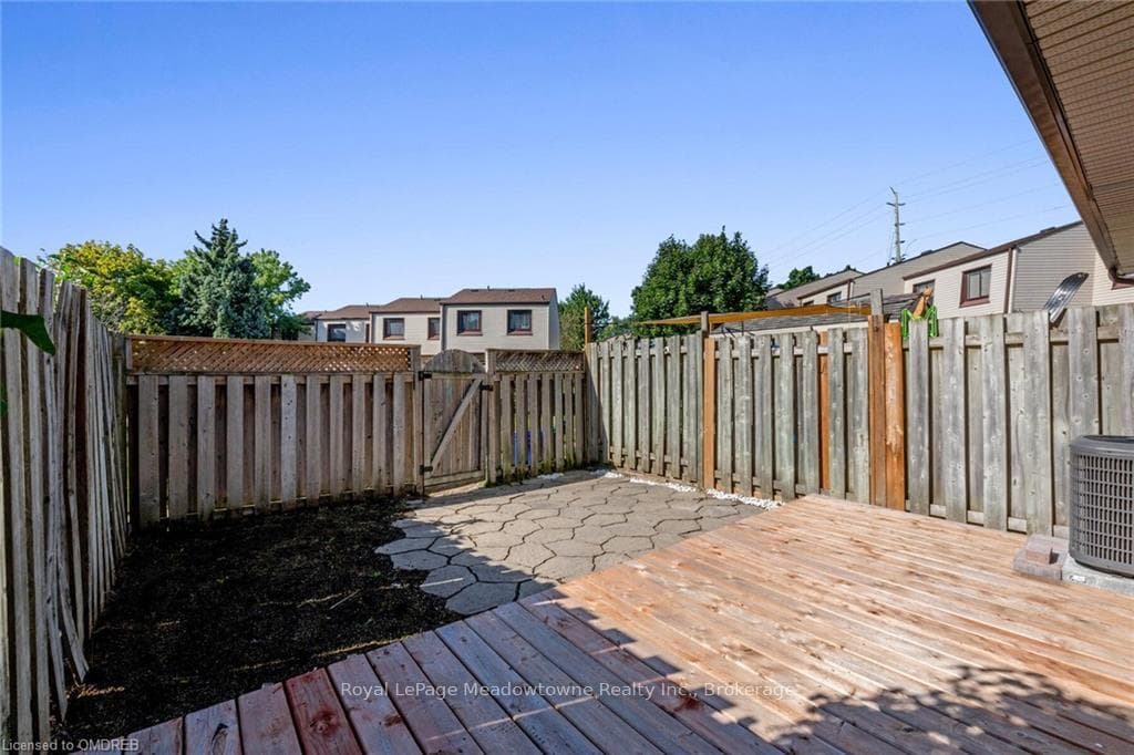 108 SINCLAIR Avenue Unit 25 photo 41